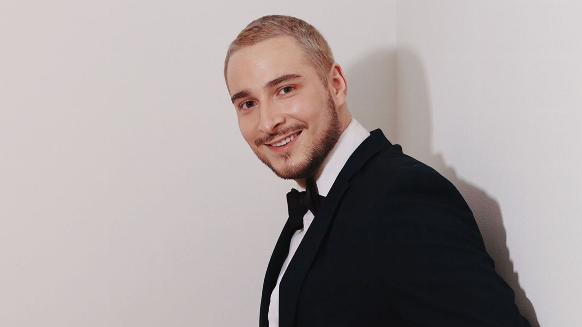 Улыбающийся Никита Киселев