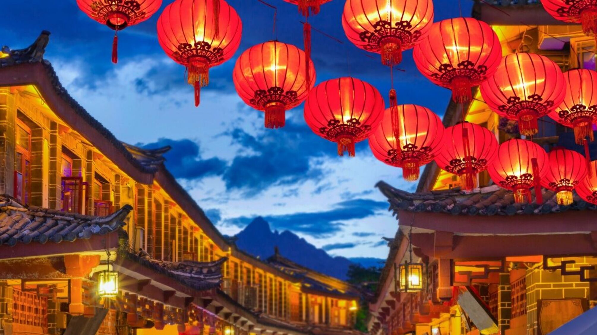 Как встретить Год Змеи: традиции Китайского нового года 2025