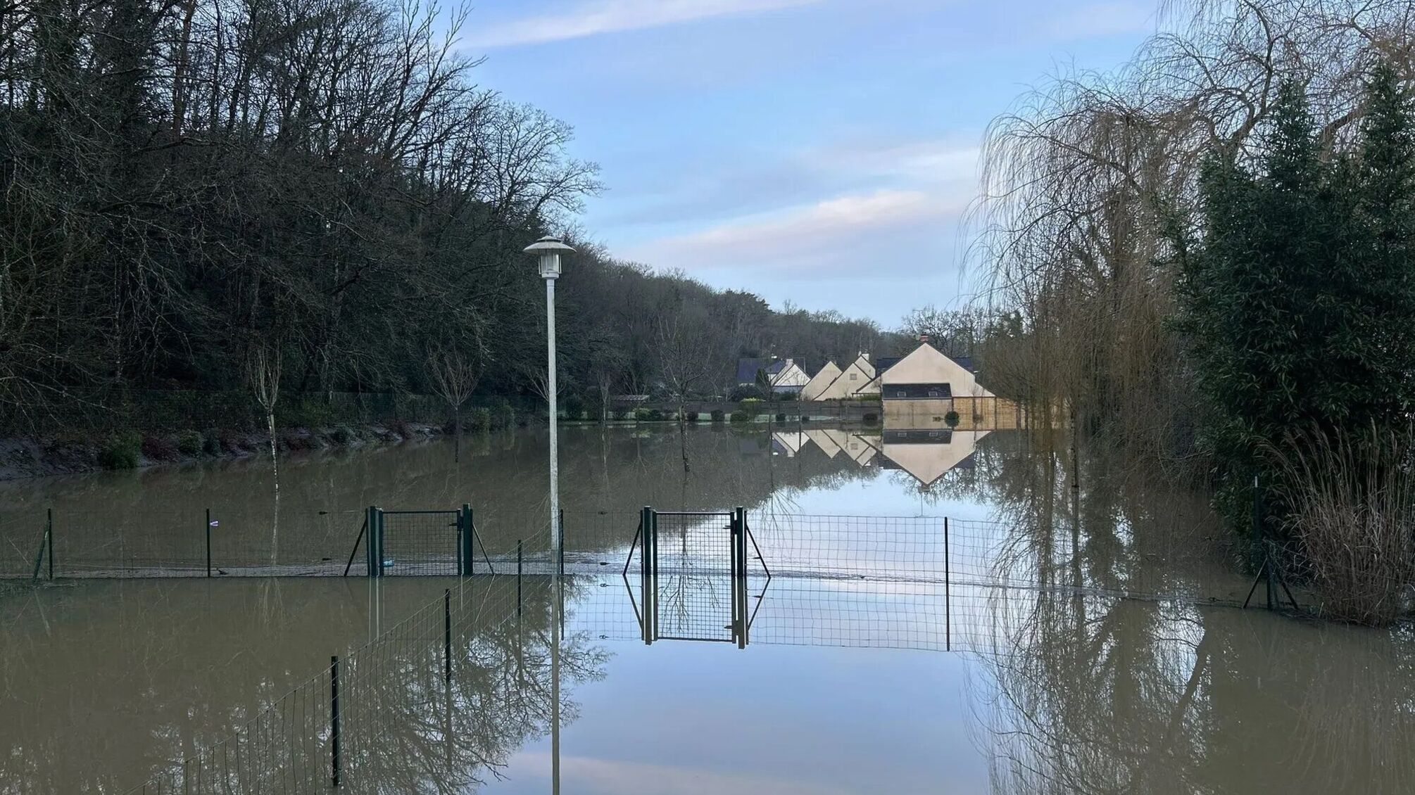 Наводнение во Франции: более 400 человек эвакуированы из Ренна из-за повышения уровня воды