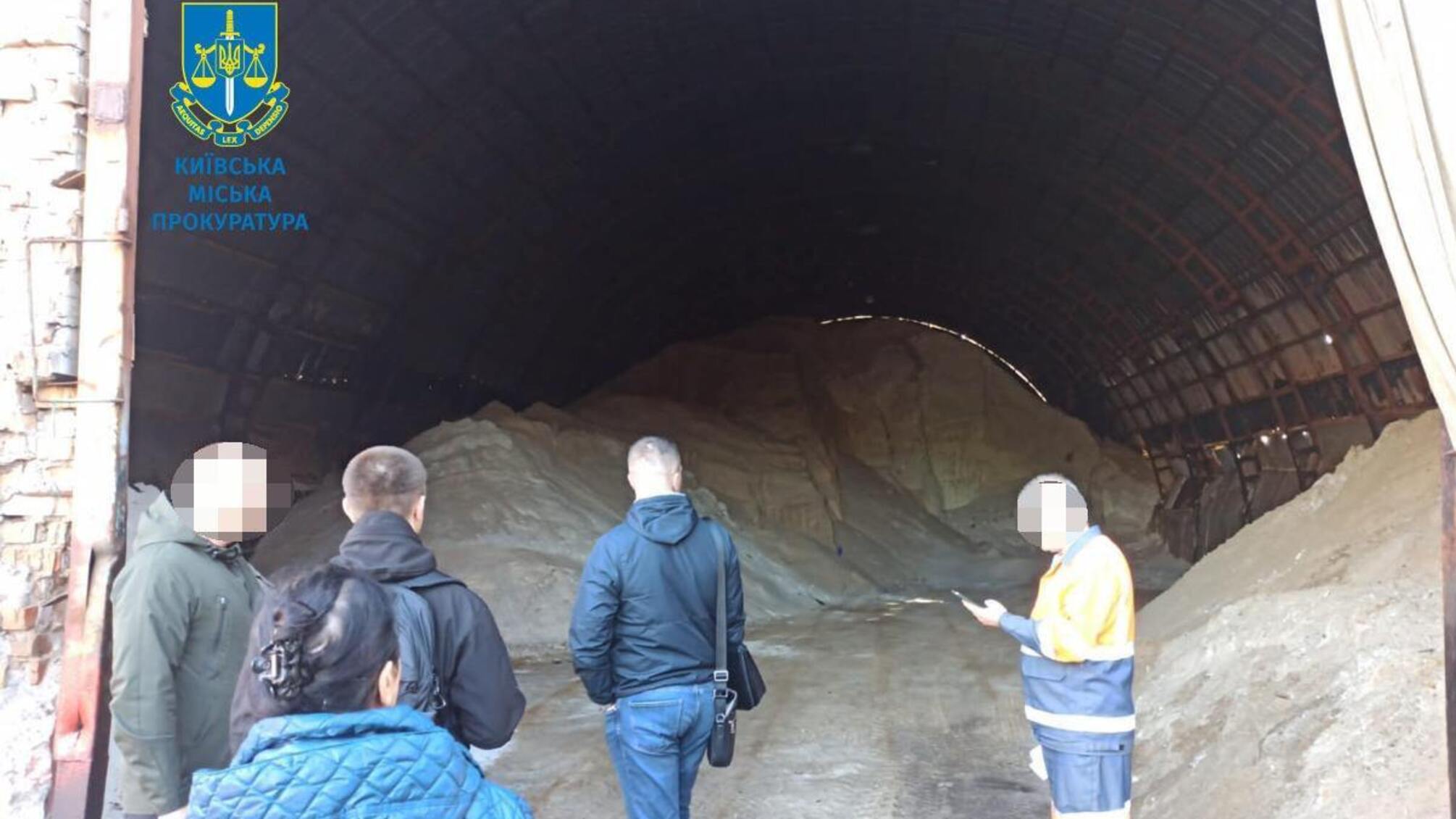 Подольский чиновник обвиняется в закупке некачественной соли на 5,5 млн грн