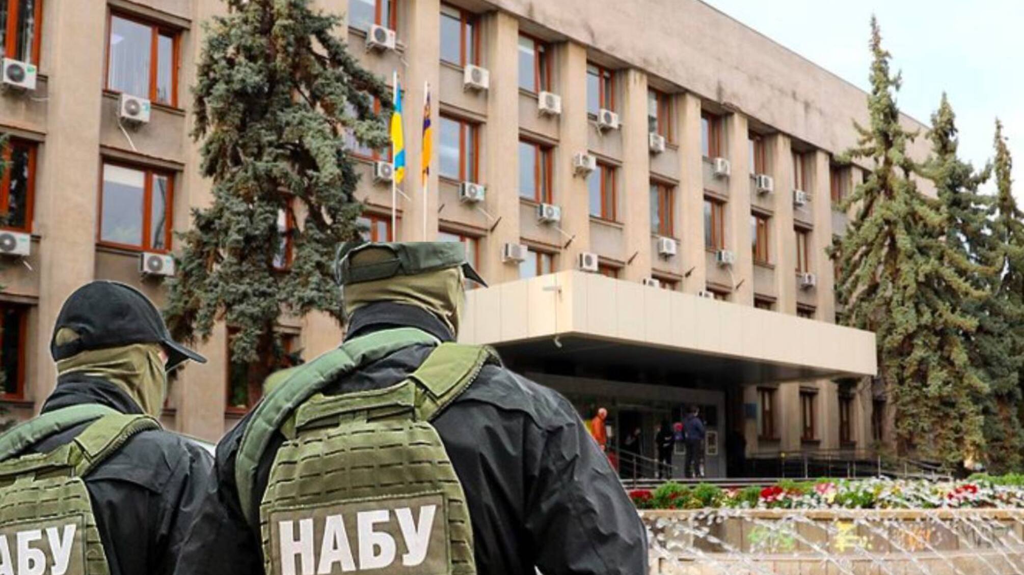 Нічні обшуки в Ужгороді: що шукали детективи