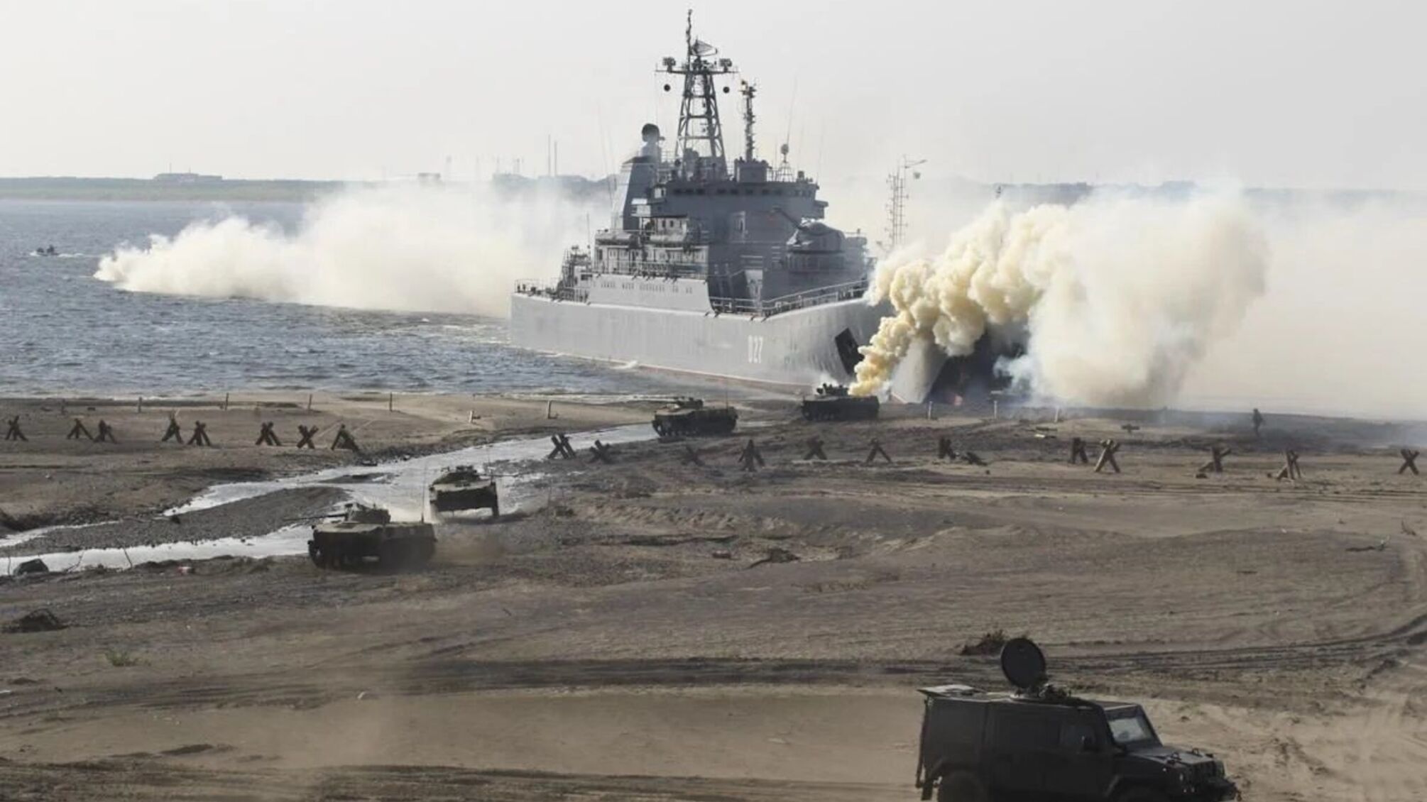 В Тартусе на военной базе готовят вывоз техники в Ливию, включая бронетранспортеры