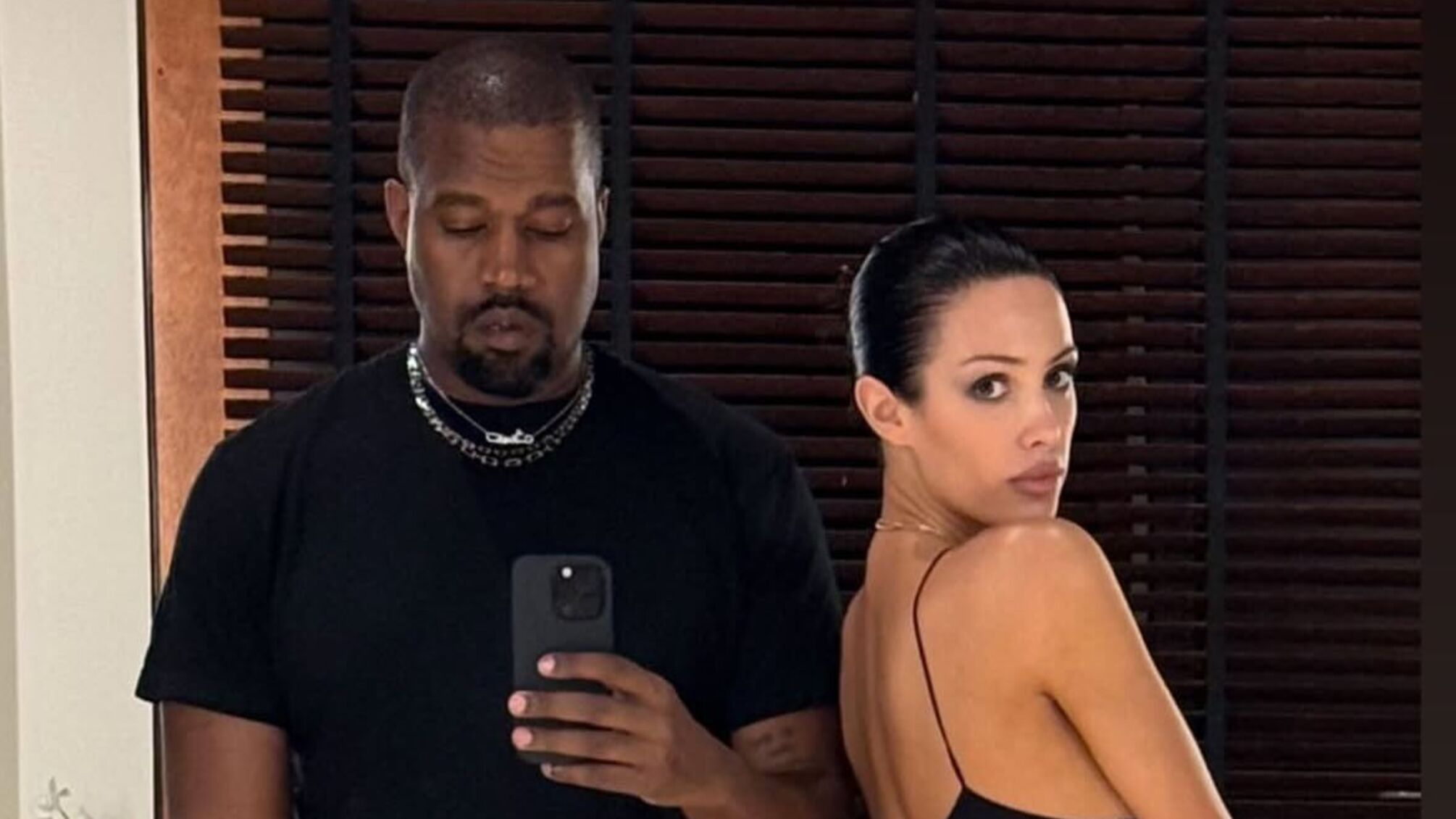 Б’янка Ценсорі позує у прозорому комбінезоні на нових фото з Каньє Вестом