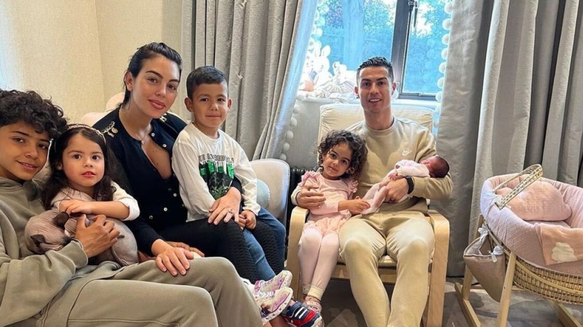 Затишок, сім’я і Лапландія: чарівне Різдво родини Роналду