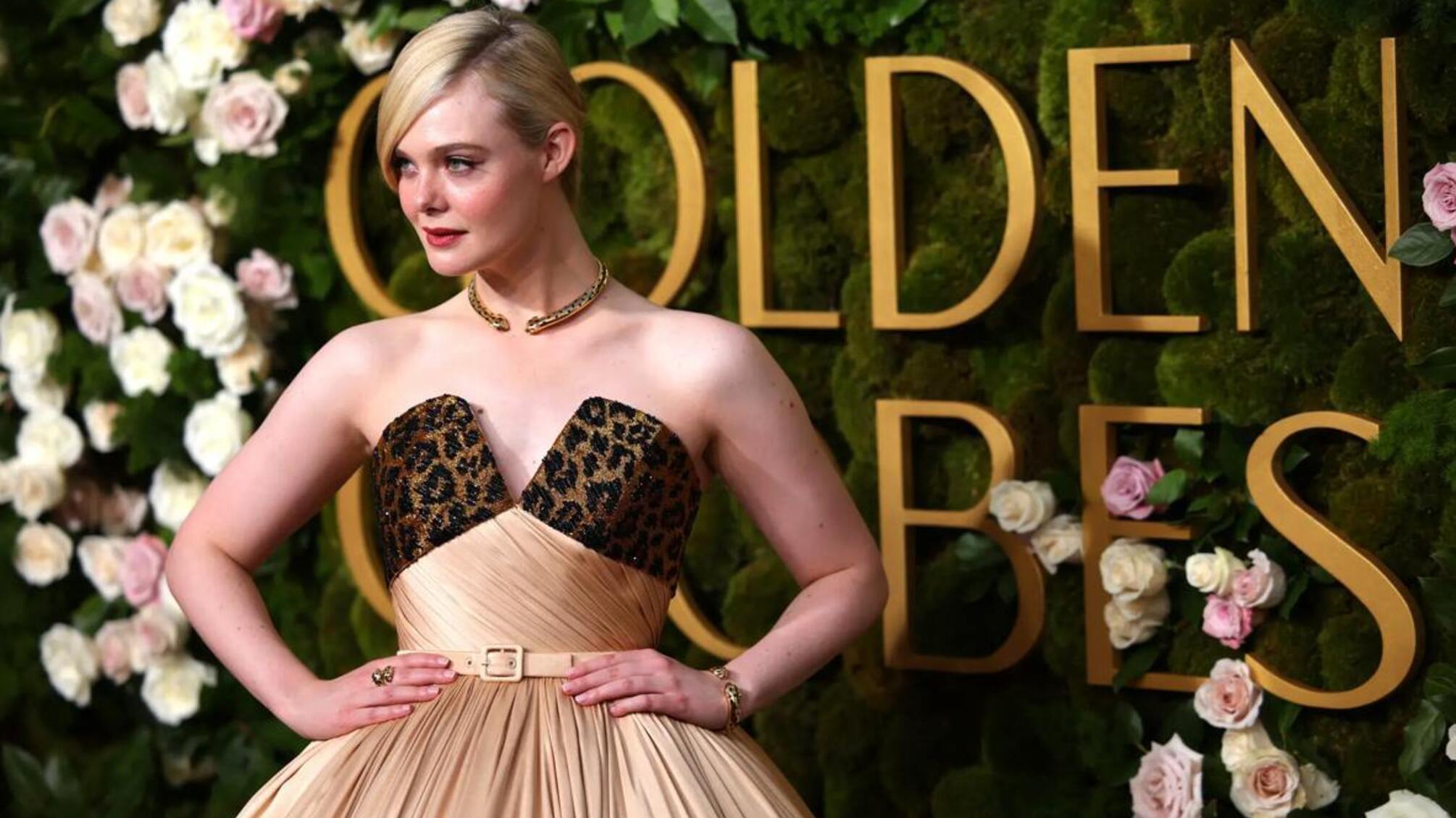 Роскошь и стиль: Эль Фаннинг в платье Balmain и украшения Cartier на Красной дорожке.