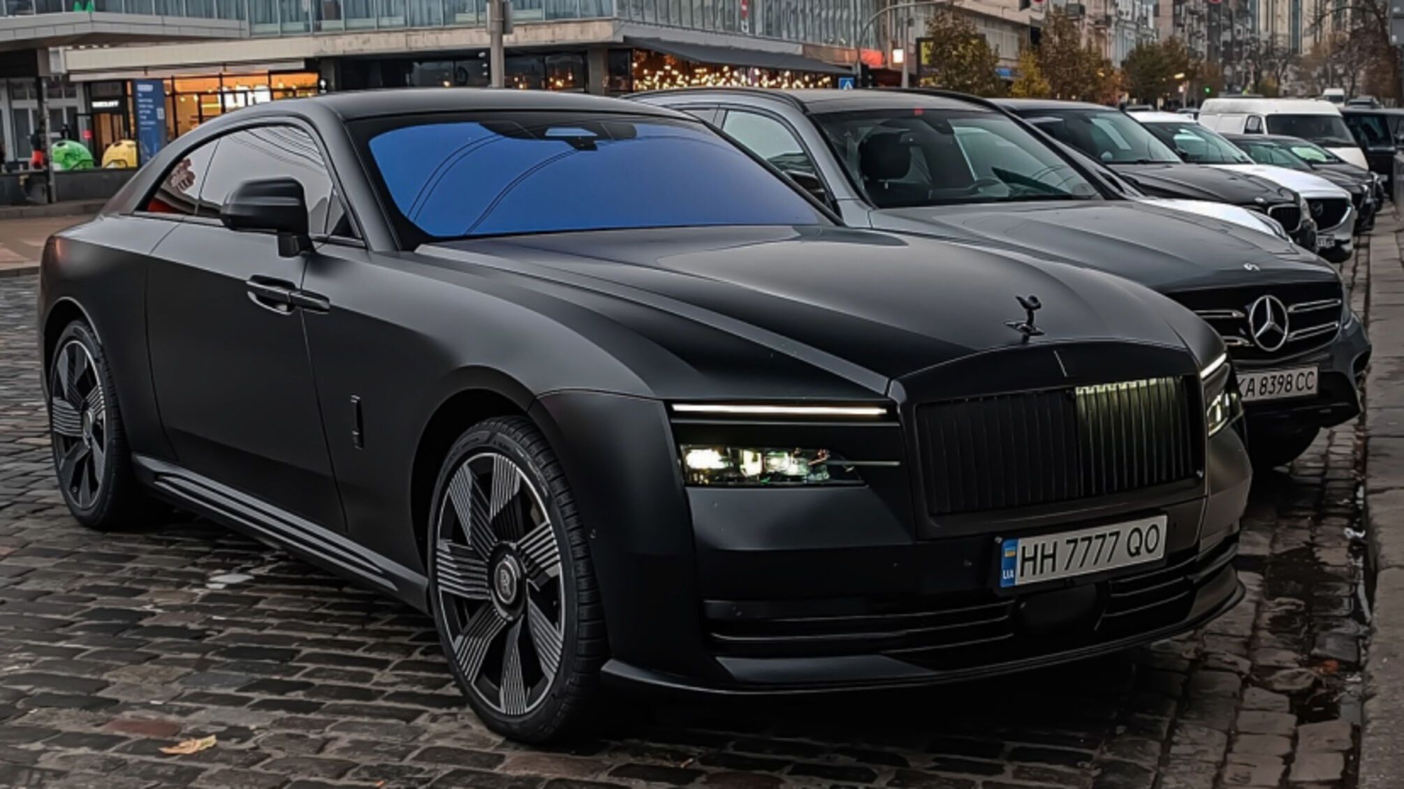 Рідкісний Rolls-Royce Spectre в Одесі: авто потужністю 585 кінських сил