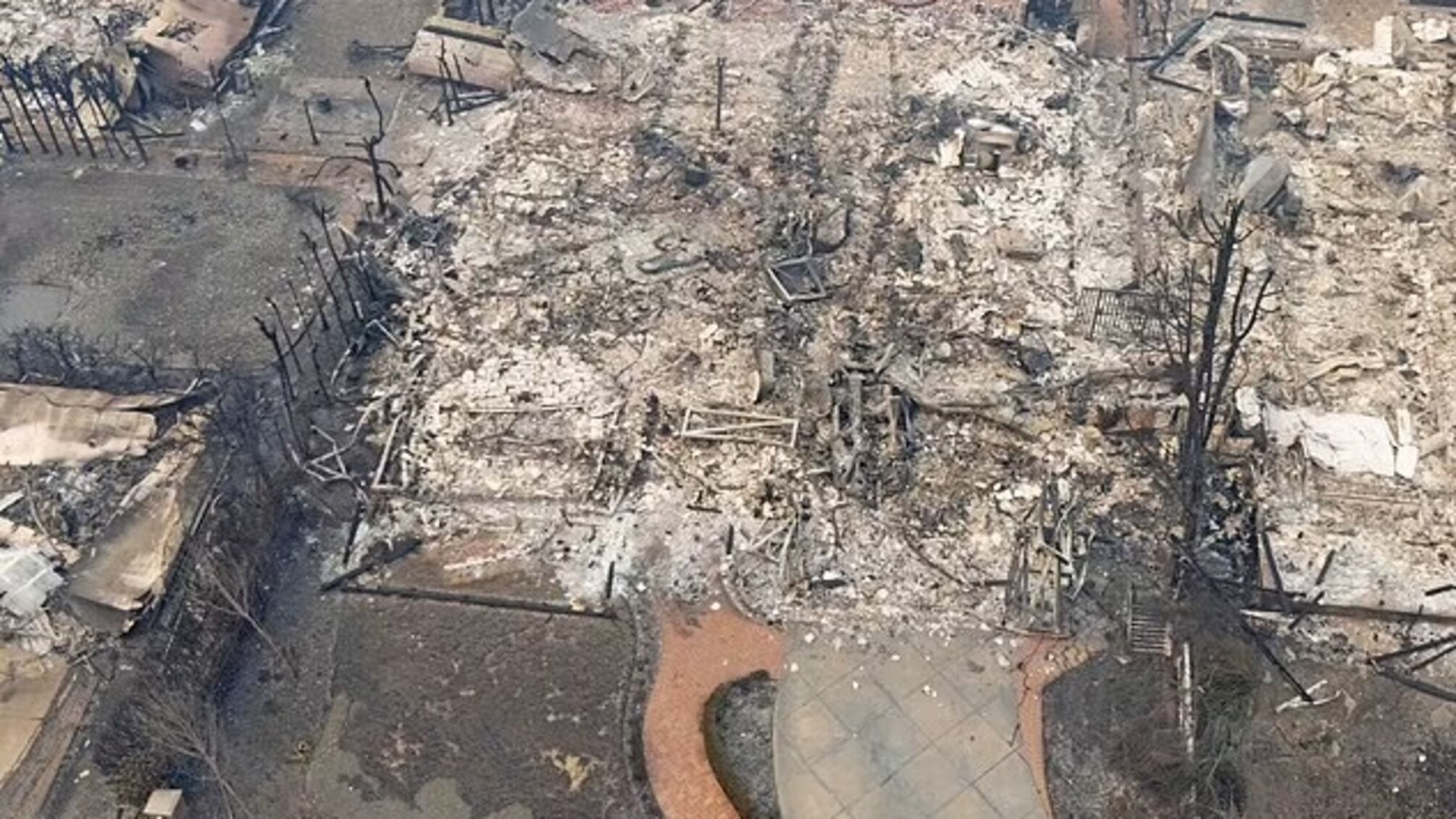 Пожары в Лос-Анджелесе уничтожили дома знаменитостей: разрушены имения Хопкинса, Гудмана и других