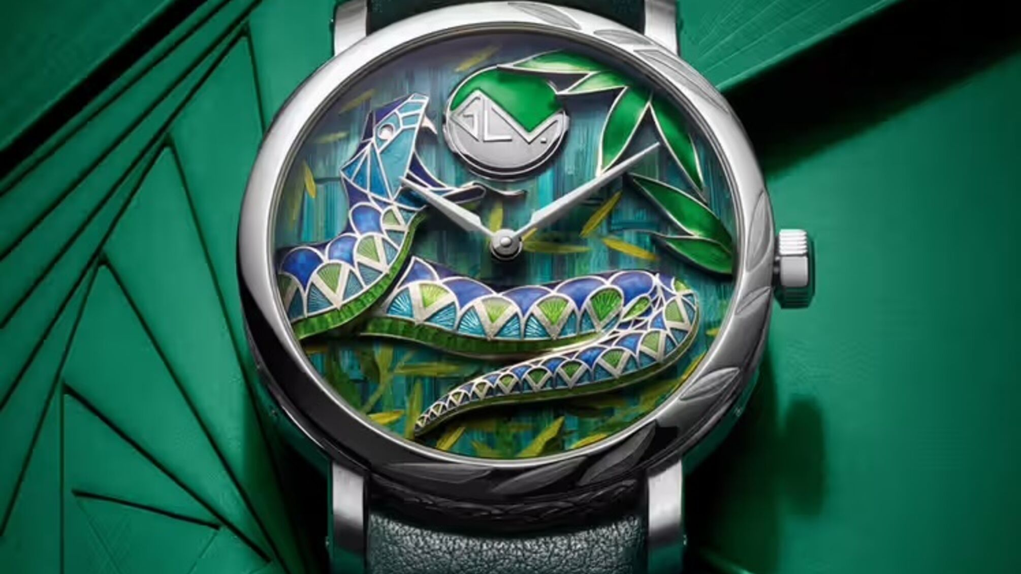 Louis Vuitton представил уникальные часы к году деревянной змеи