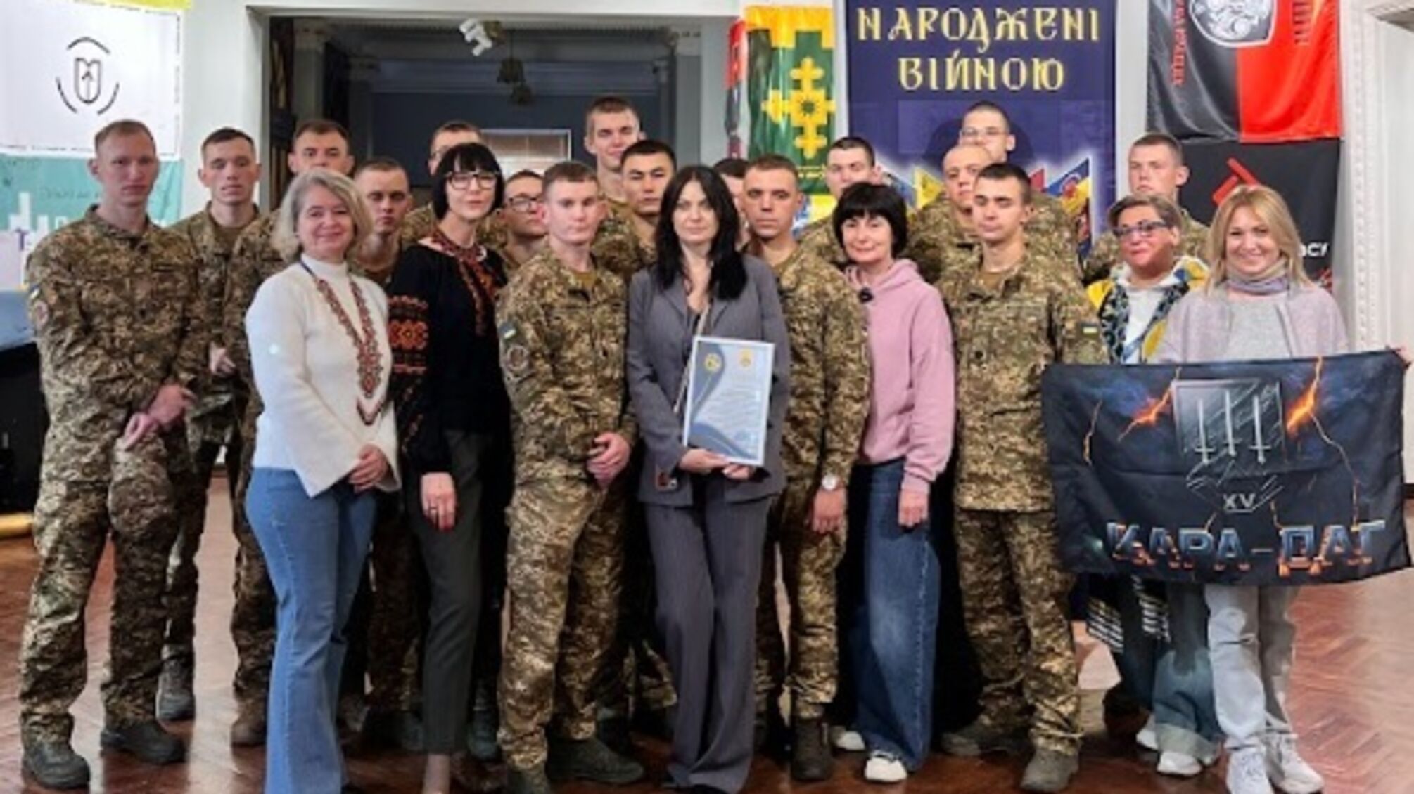 В Киеве курсанты Нацгвардии создали собственные шевроны после выставки флагов 'Рожденные войной'