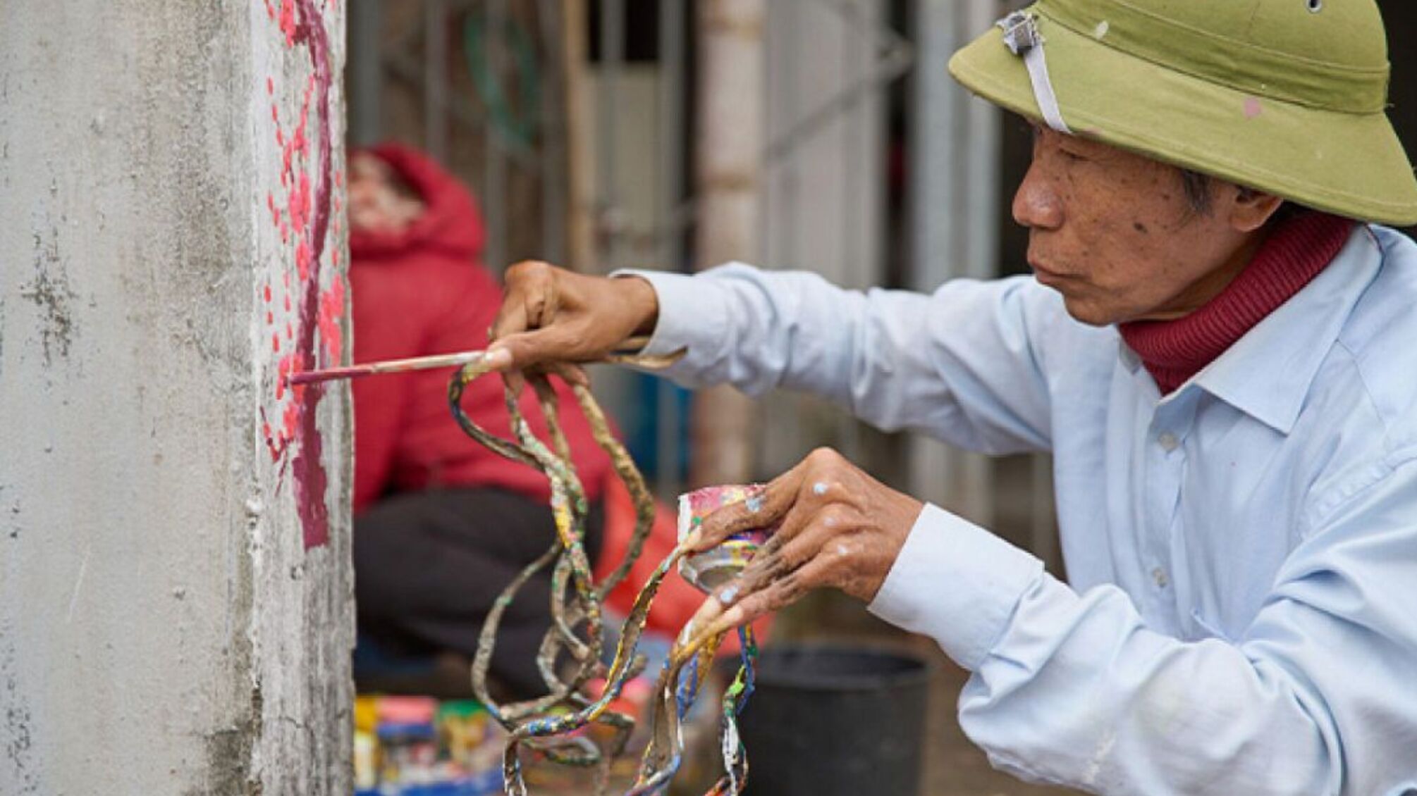 34 роки без стрижки та нігті 6 метрів: художник із В'єтнаму потрапив до Книги рекордів Гіннесса