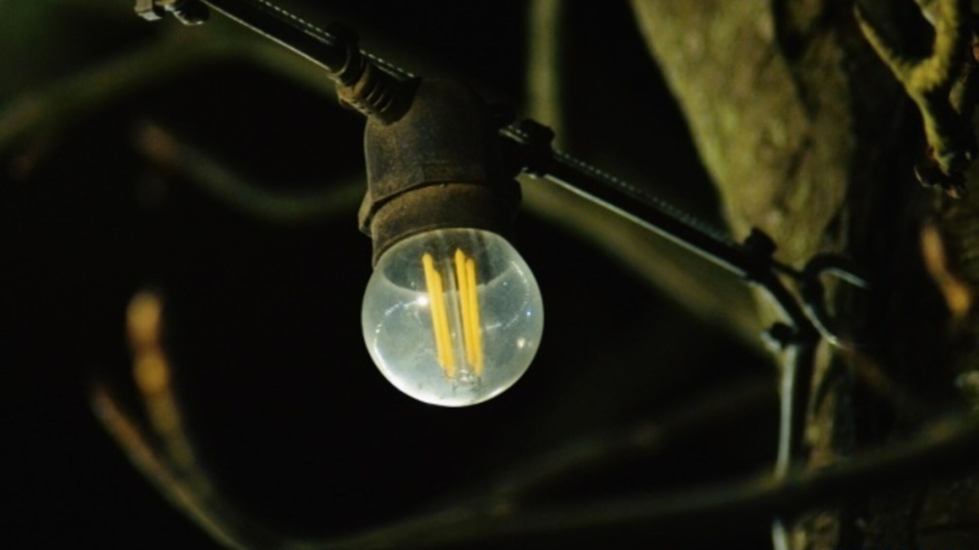 Массовая атака врага: в Киеве и в большинстве областей страны введены экстренные отключения электроэнергии