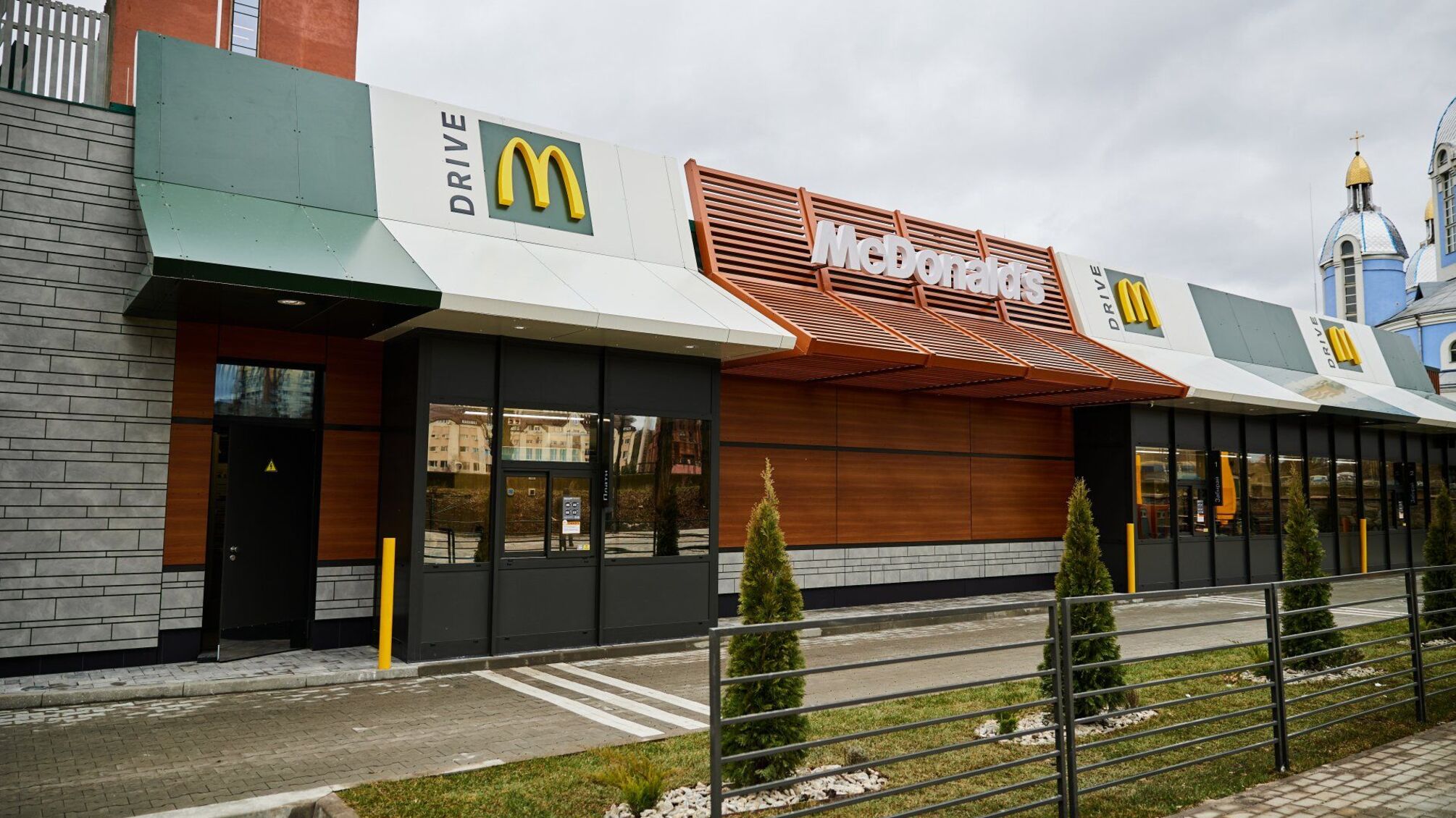 Рестораны McDonald's работают как пункты Несокрушимости