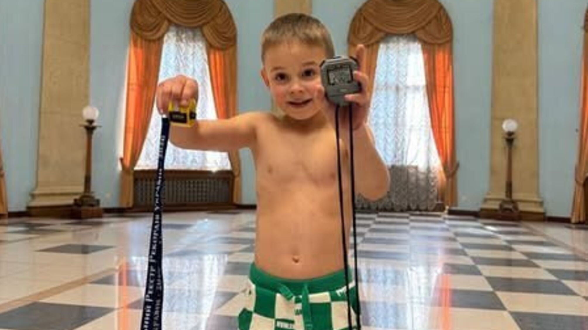 Маленький рекордсмен: 9-летний актер из 'Дизель Шоу' установил рекорд Украины