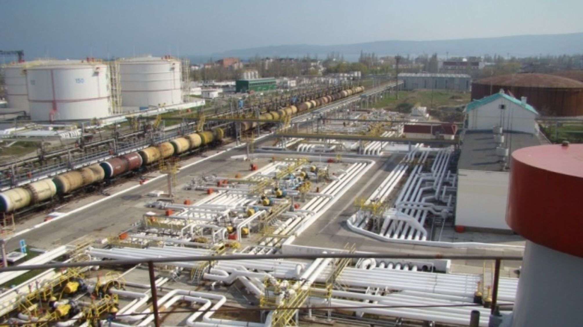 Пожар на нефтебазе в Феодосии