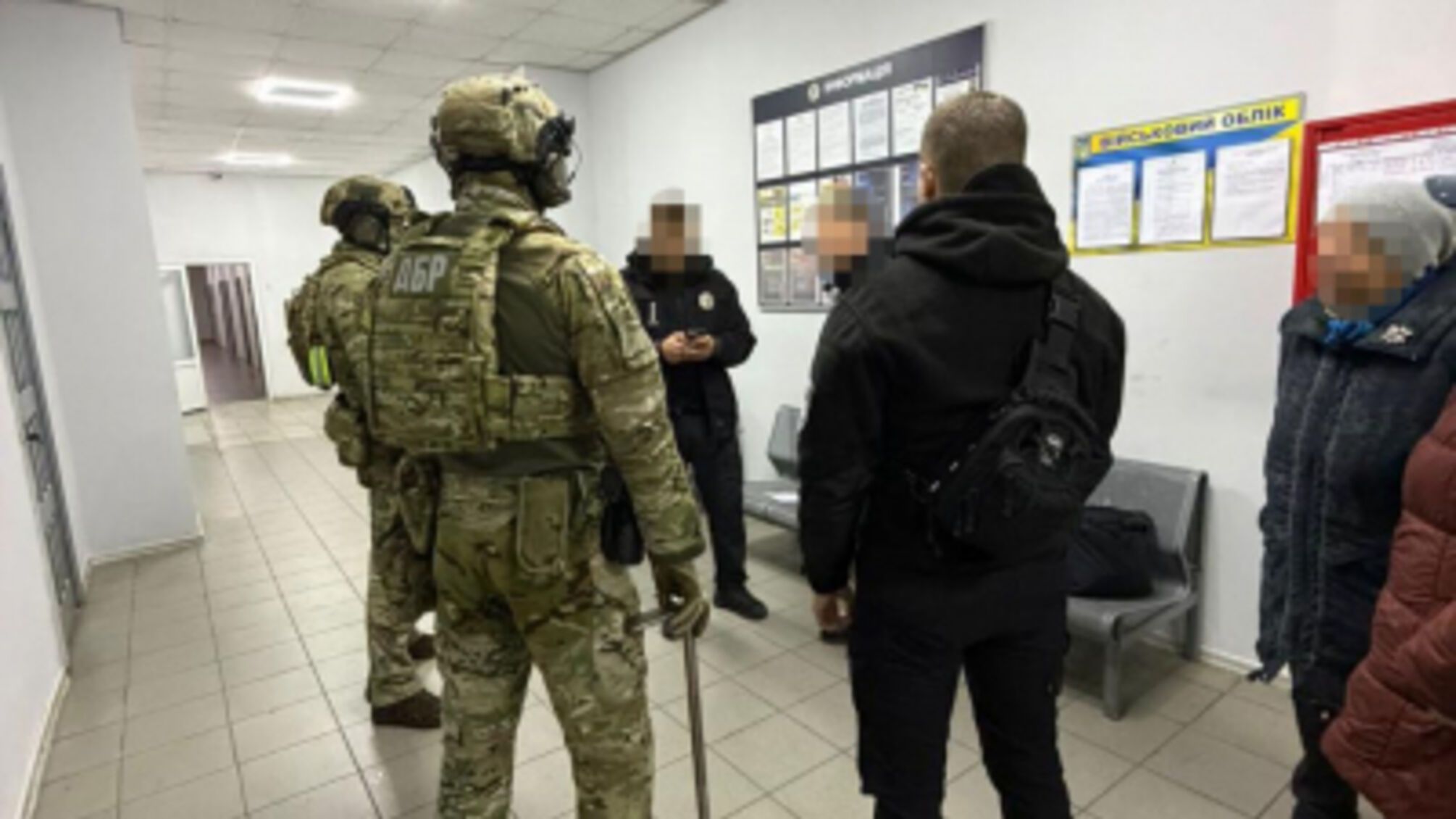 ДБР викрило правоохоронця на Київщині через хабар у $10 тис. та прикриття наркобізнесу