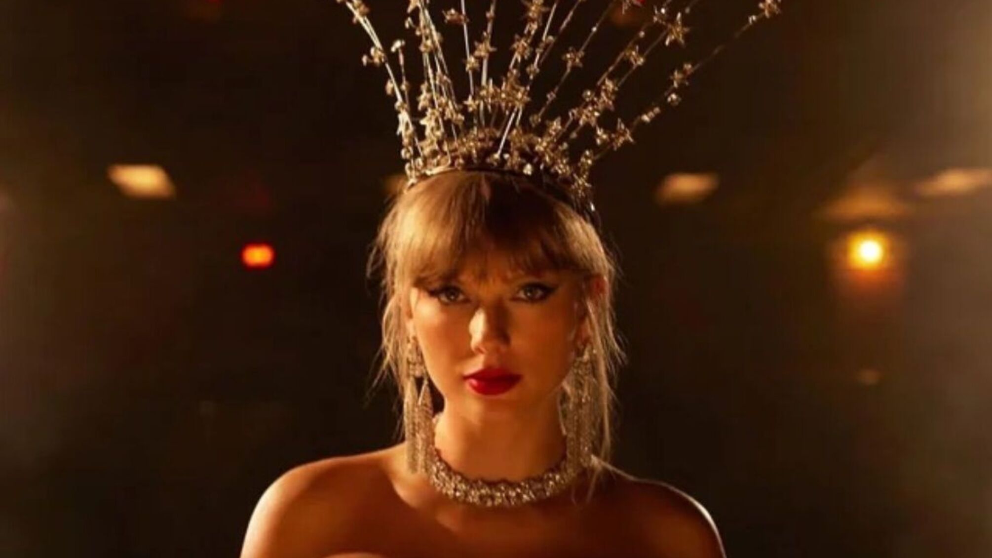 Тейлор Свифт побила исторический рекорд продаж альбома за неделю