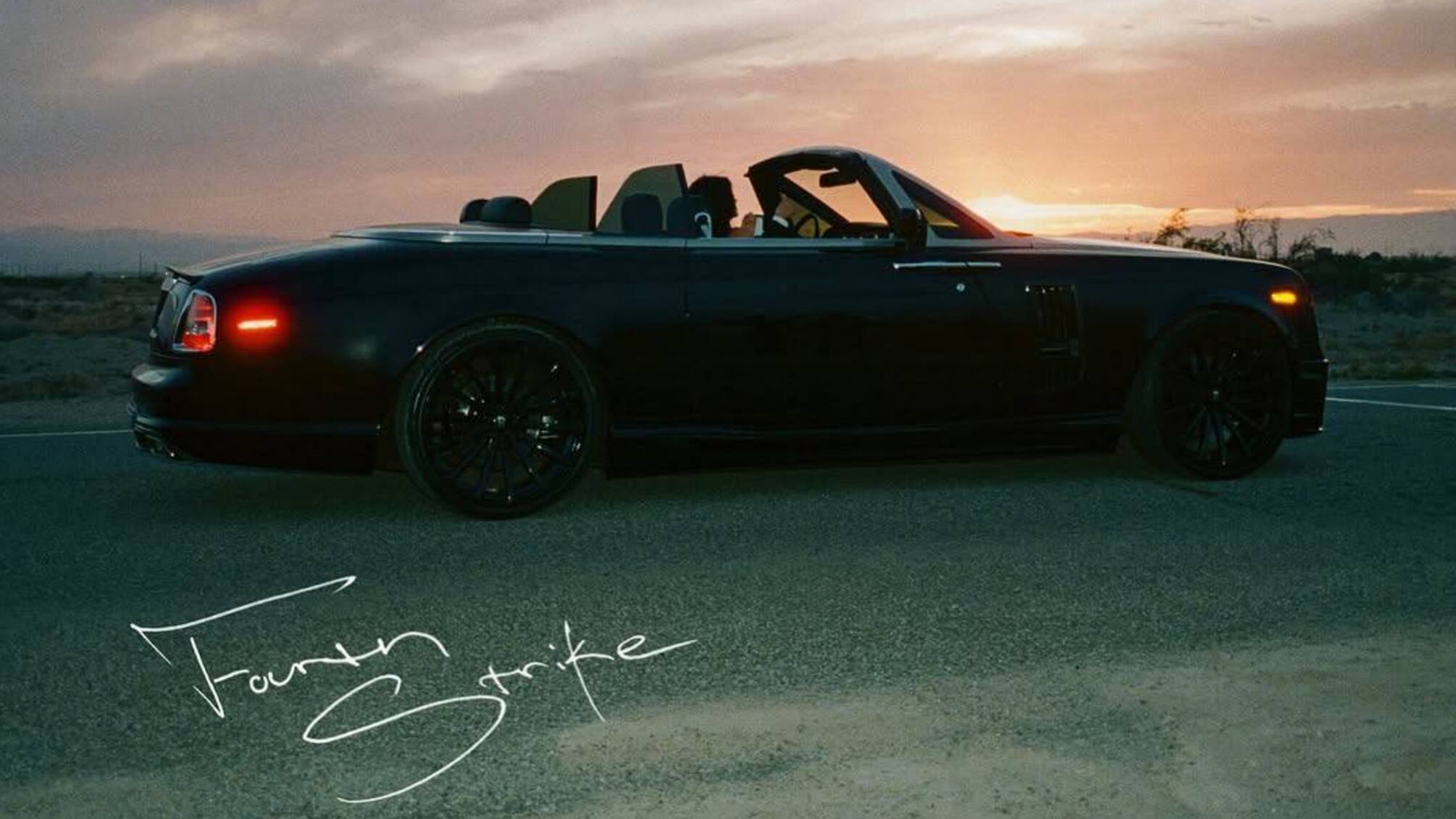 Кайлі Дженнер повертається до музики з новим треком і кліпом для Kylie Cosmetics