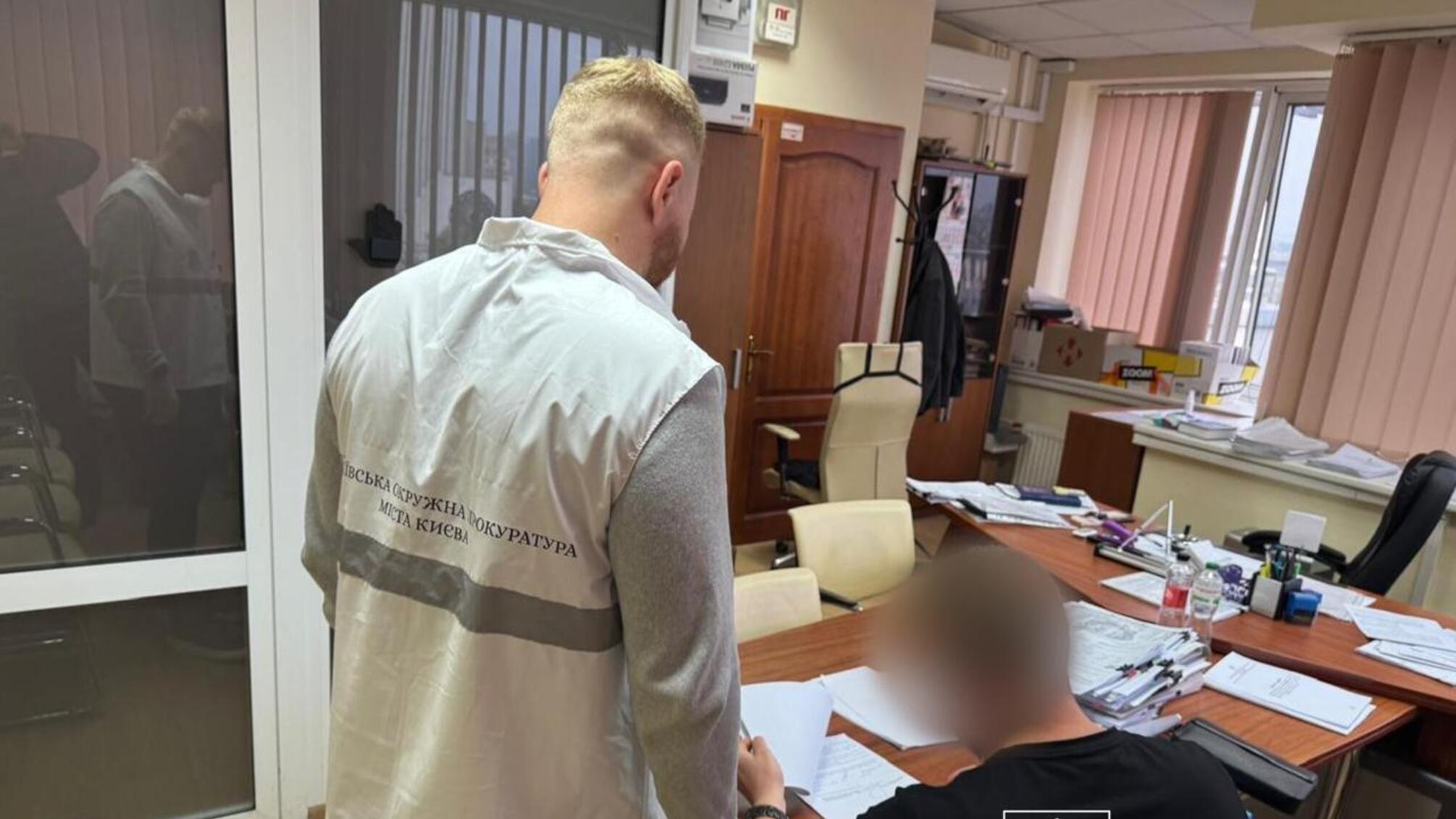 Посадовця Голосіївської РДА підозрюють у привласненні понад мільйона гривень під час ремонту спортивної траси