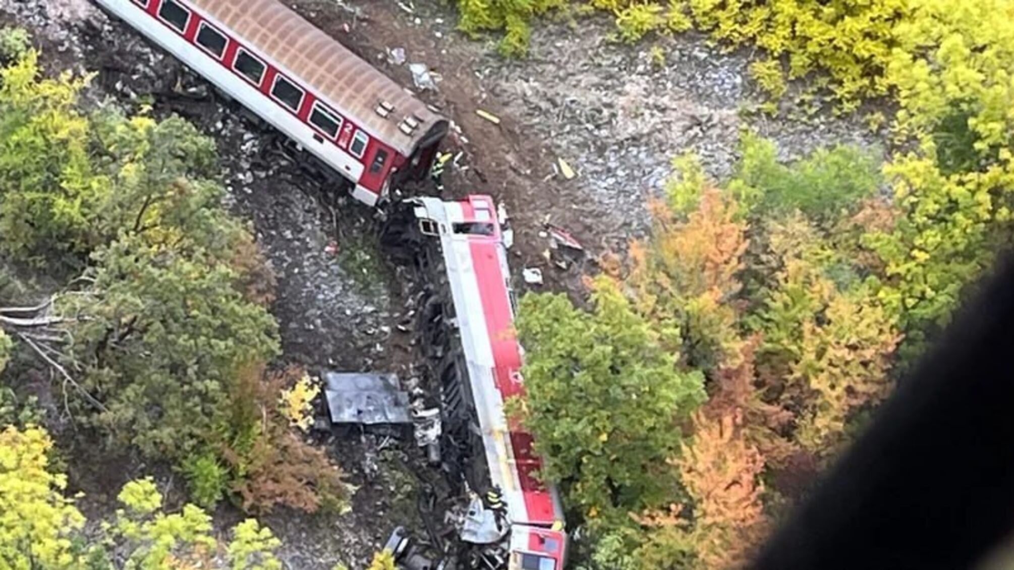 Зіткнення потягів у Словаччині: близько сотні людей постраждали