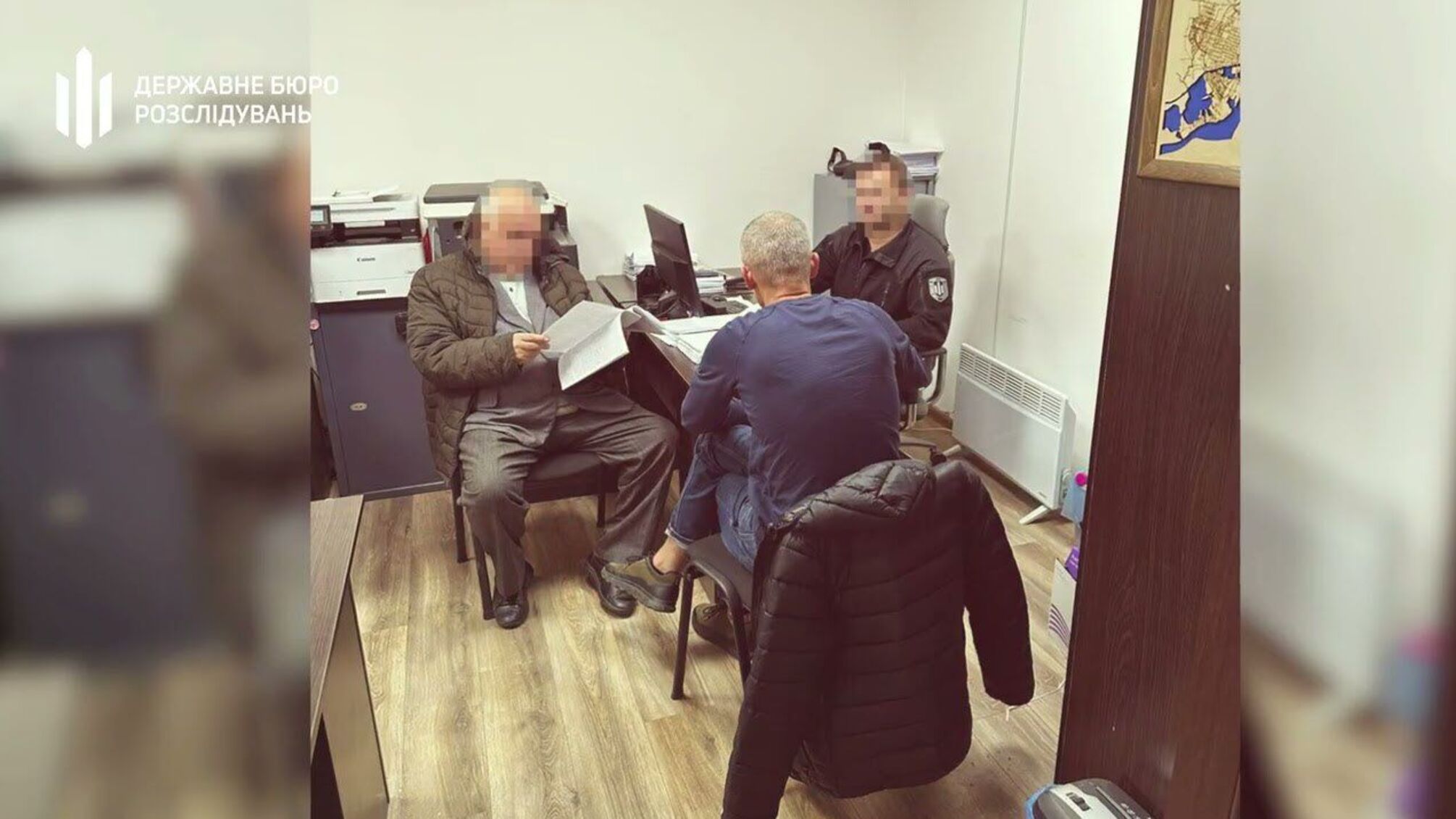 Начальник відділу міграційної служби та його підлеглий налагодили схему поборів