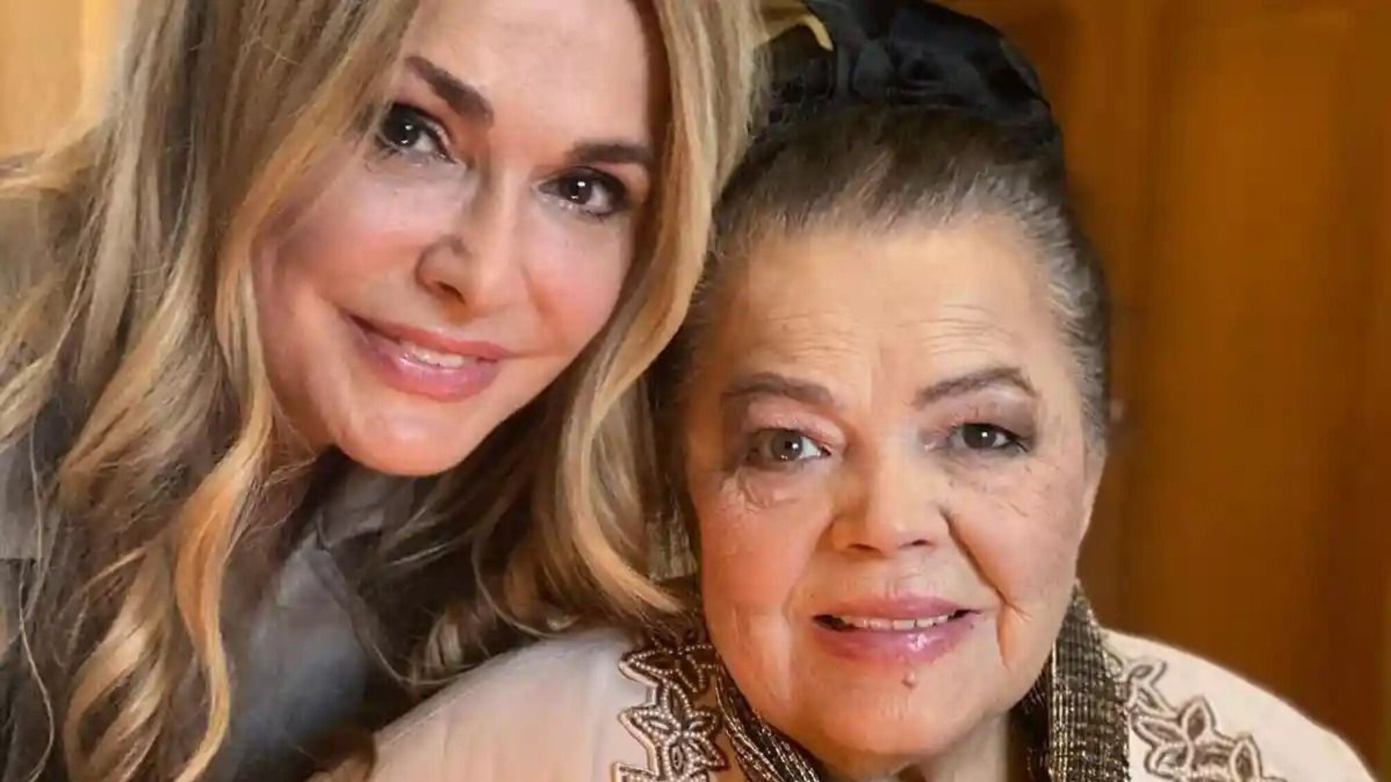 Ольга Сумская посвятила трогательное сообщение маме в день ее рождения и показала архивные фото