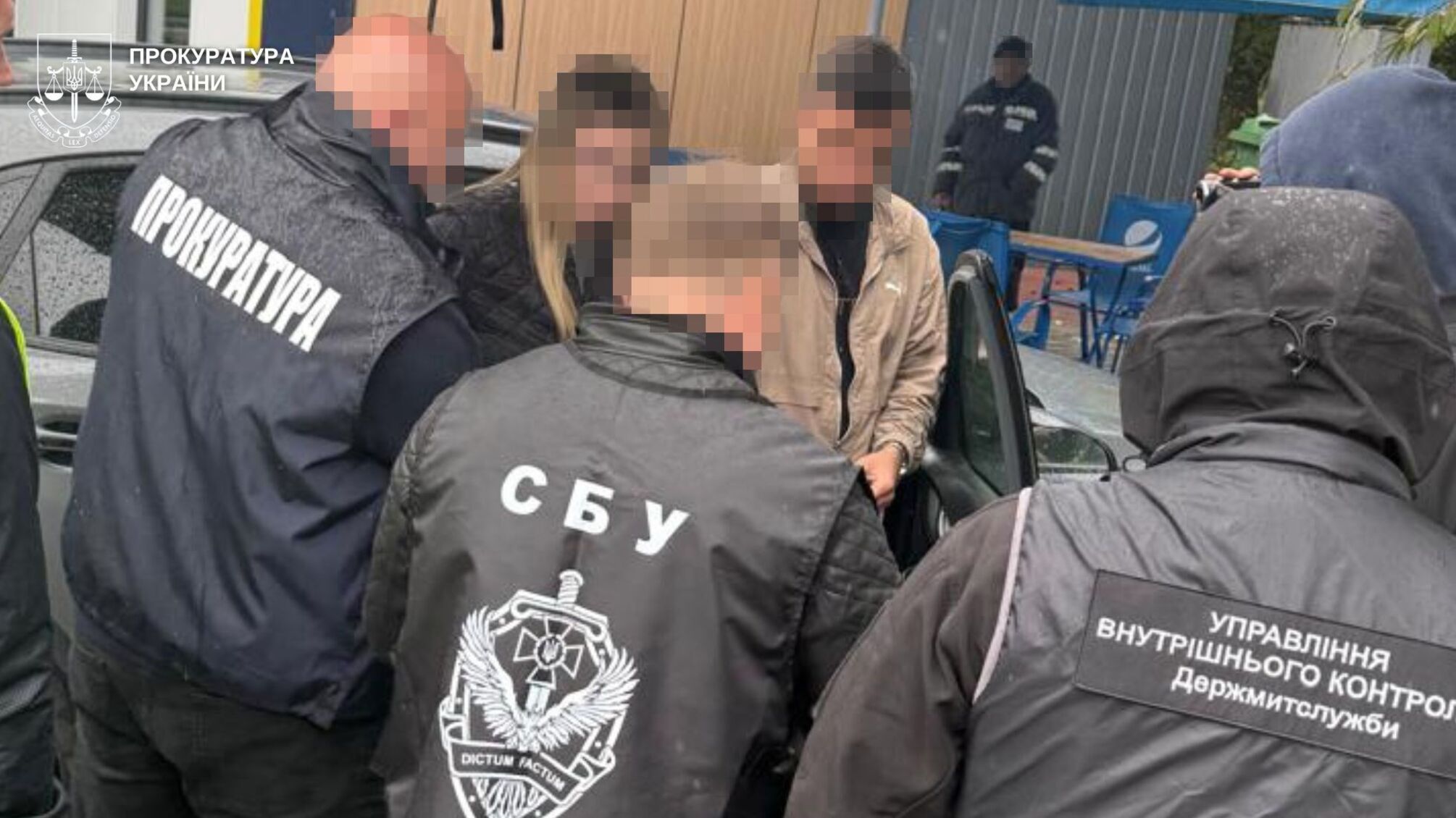 Cartier, Van Cleef и Hermes 'без пошлин' – во Львовской области разоблачили таможенника на взятке