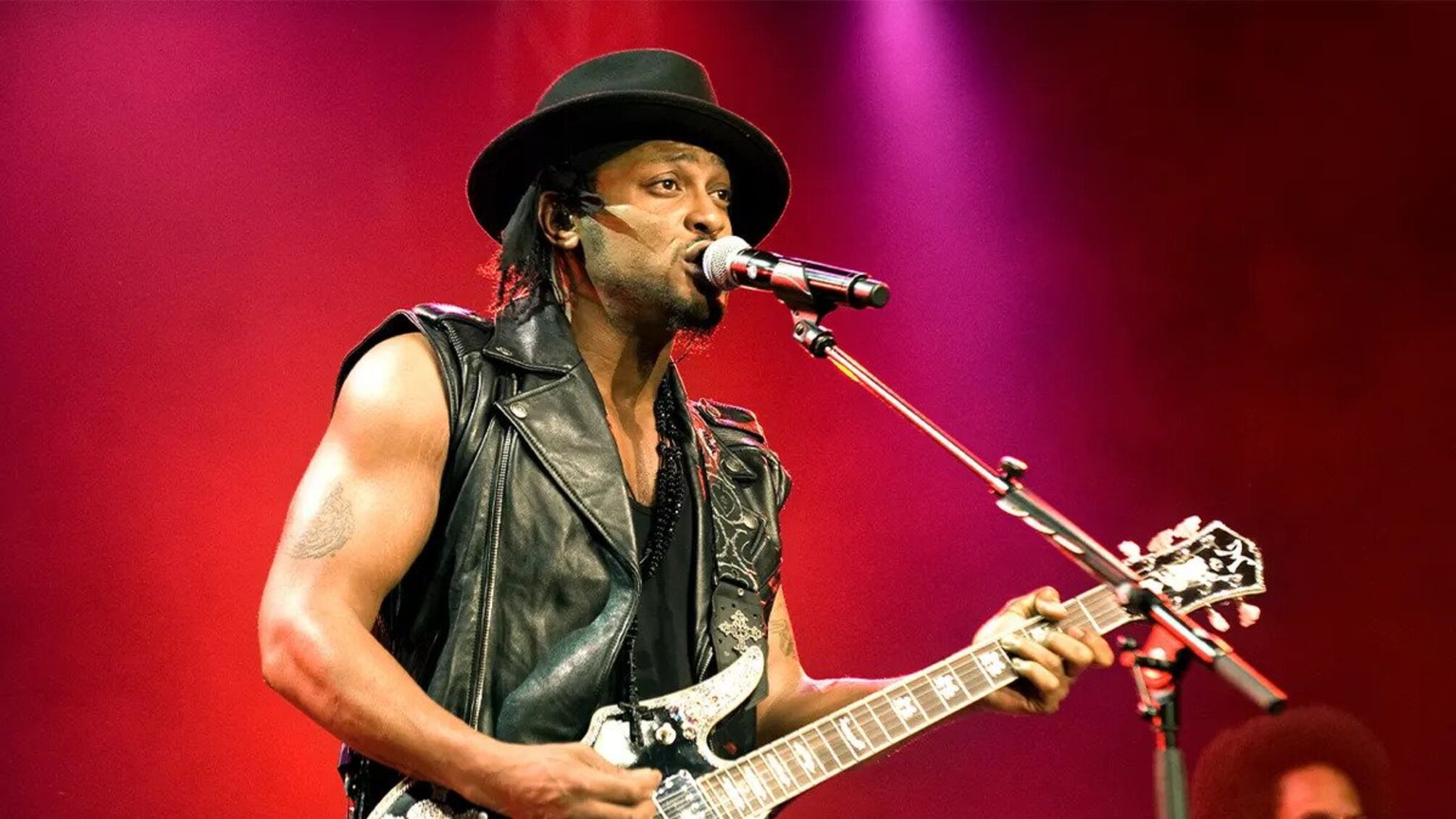 Музыкальный мир в трауре: ушел из жизни D'Angelo