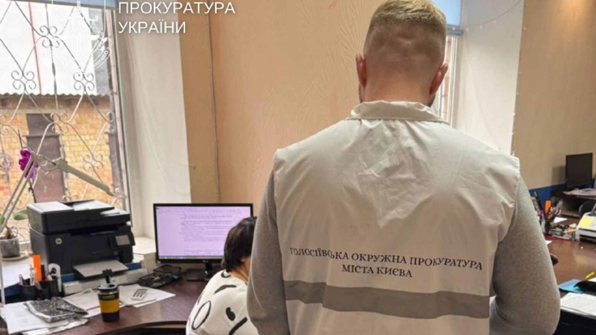 Посадовицю Голосіївської РДА підозрюють у розтраті 600 тисяч гривень на закупівлі для шкіл