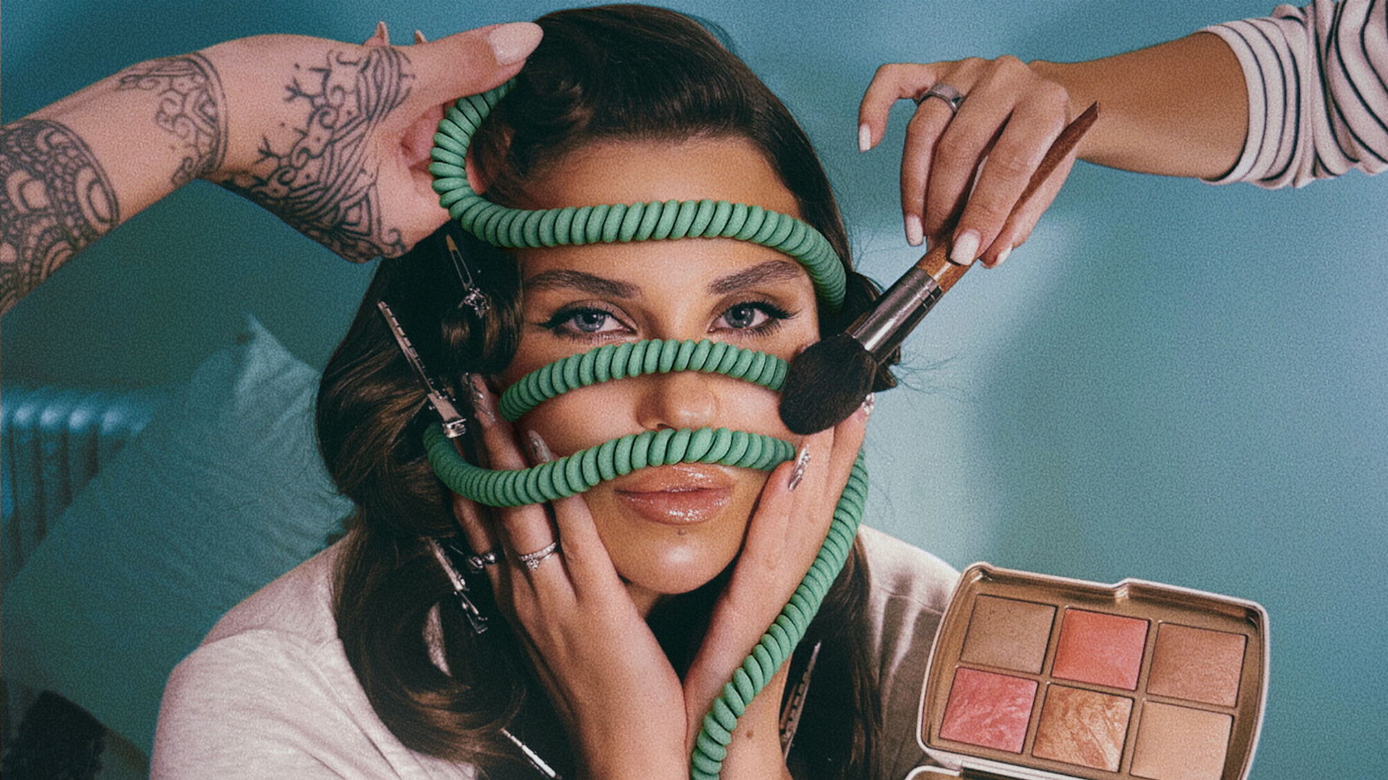 Гурт KAZKA представив емоційну пісню «Алло, підтримка»