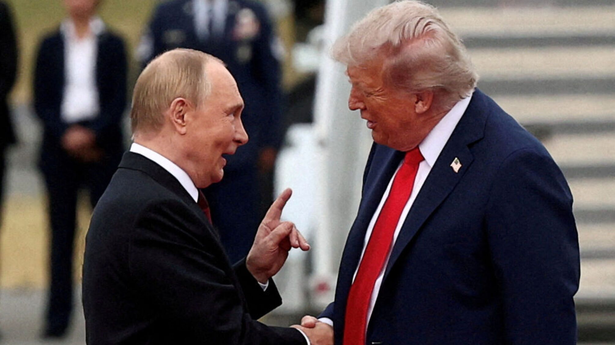 Брюссель взбешен: Трамп и путин будут обсуждать войну без Евросоюза