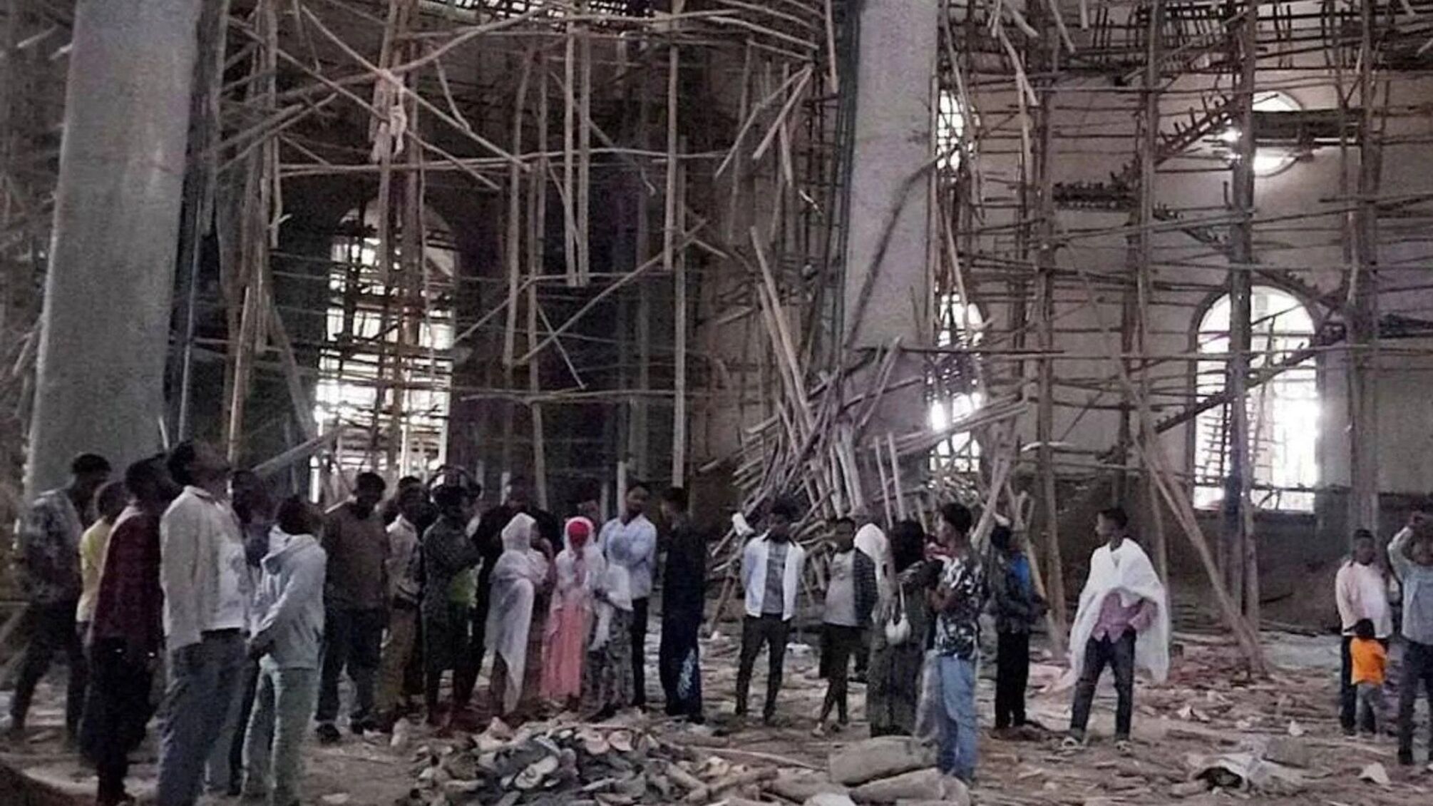 В Ефіопії обвалилася конструкція в церкві: десятки загиблих і сотні поранених