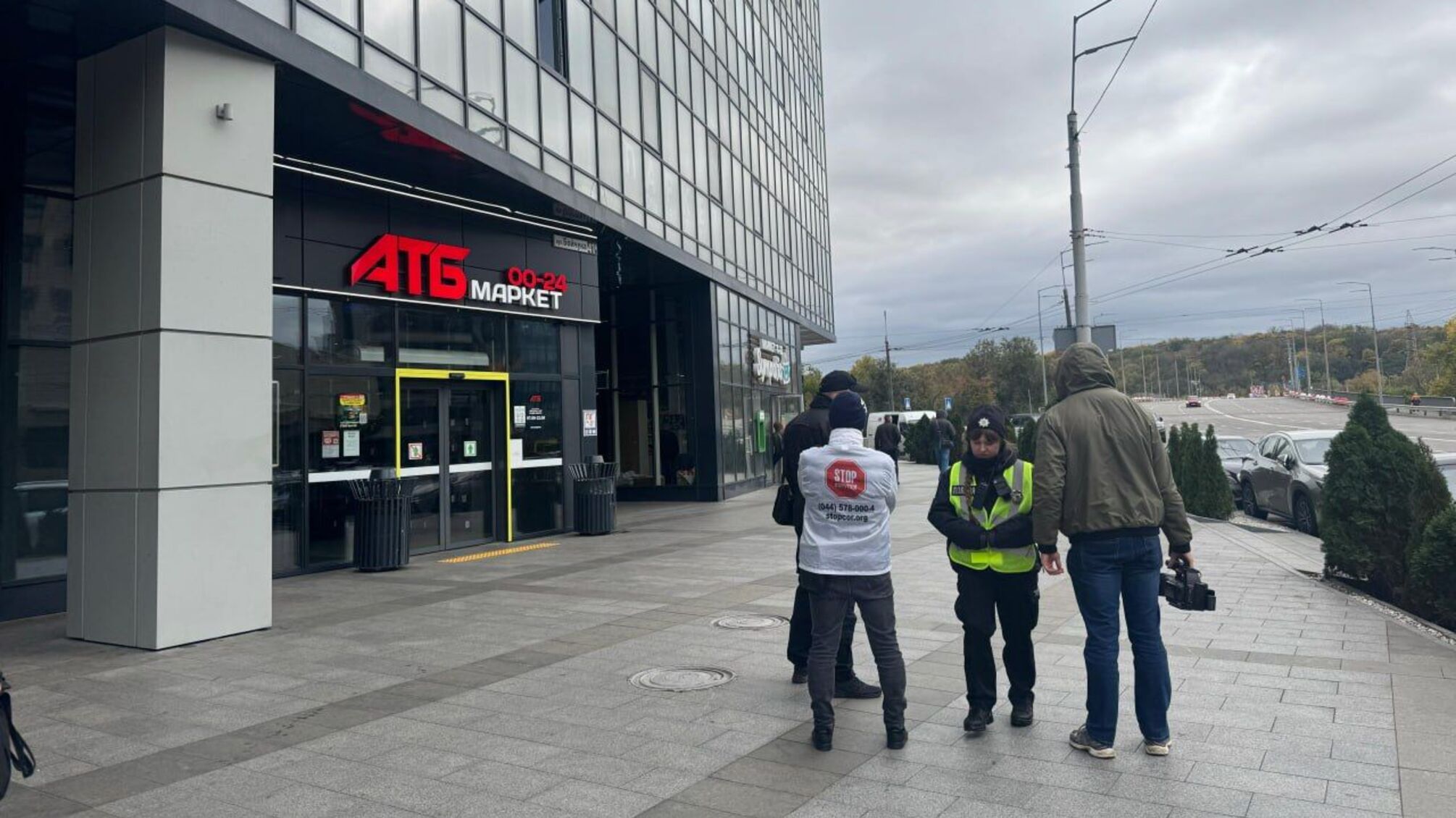 Аферисты в элитном ЖК: полиция и журналисты разоблачили мошеннический колл-центр в 'Новопечерскій вежі'