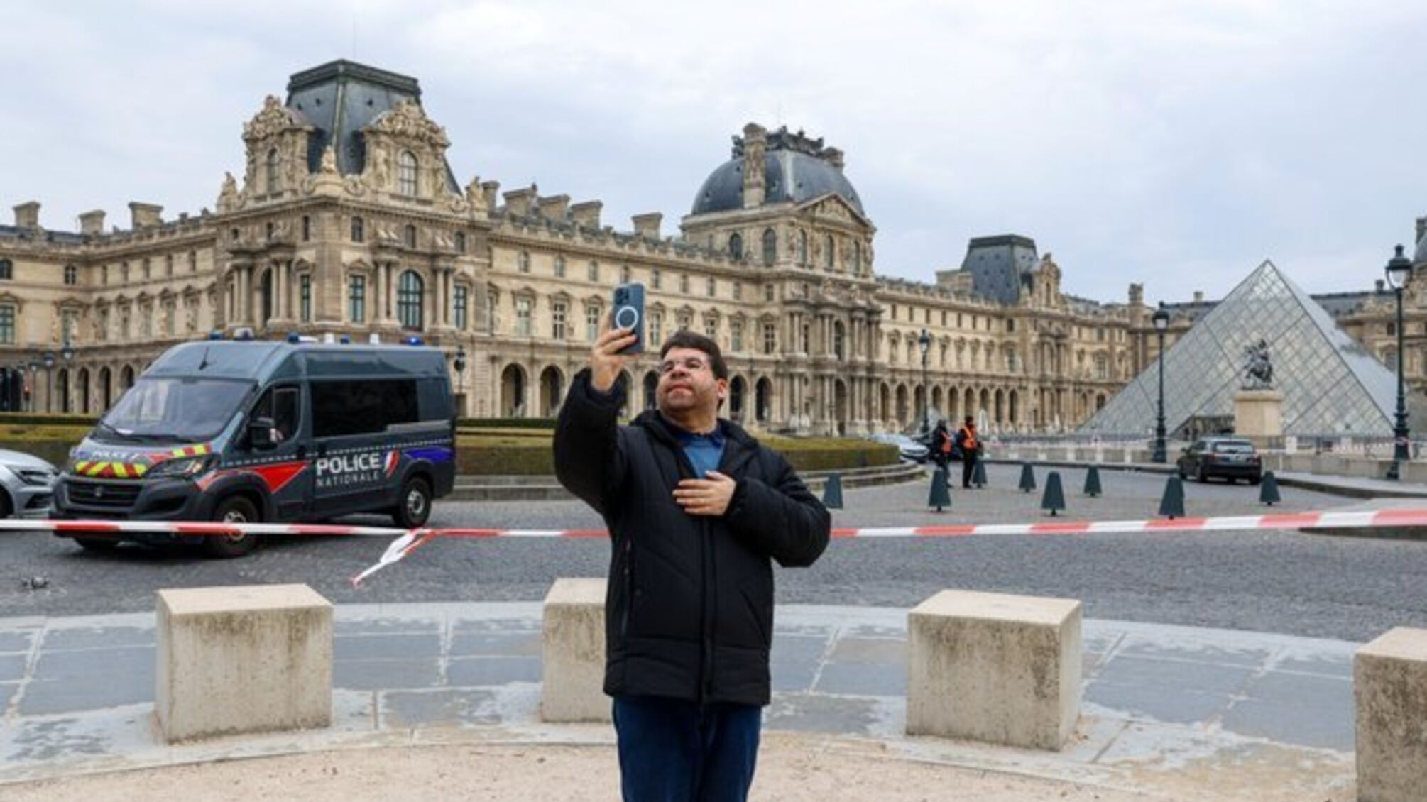 Ограбление Лувра: воры вынесли исторические драгоценности французских королев и императриц