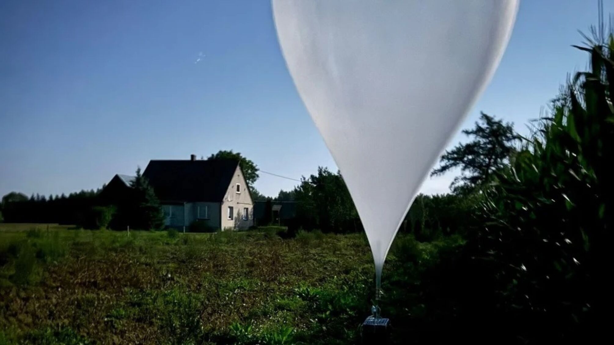 В Польше разоблачили воздушную контрабанду: украинец и трое белорусов переправляли сигареты на метеокулях