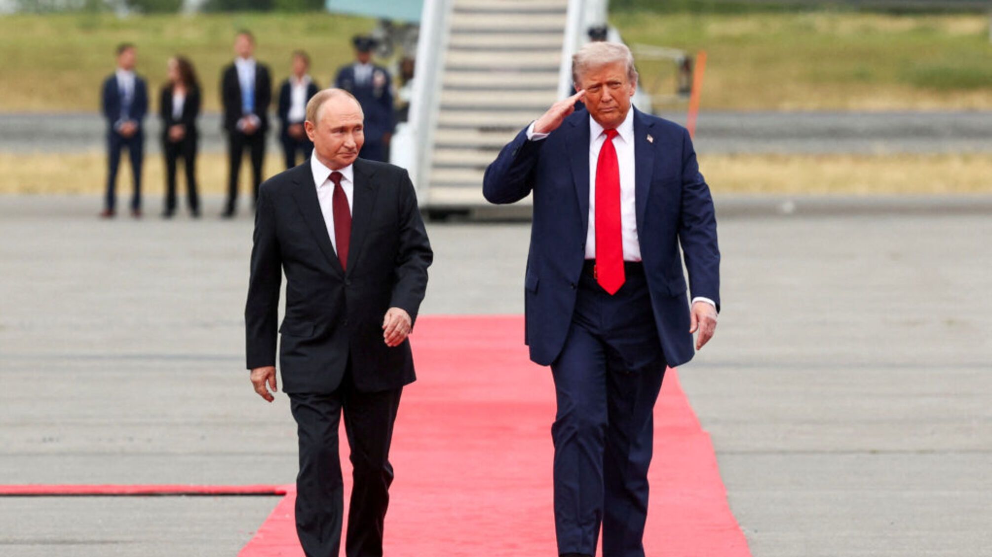 Переговоры между Трампом и путиным на паузе