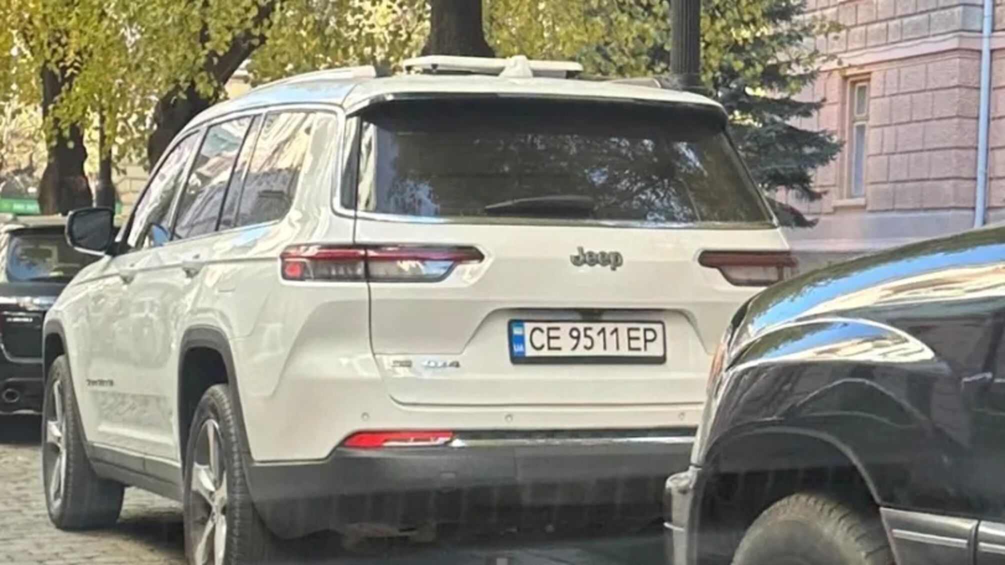 Буковинские чиновники могли присвоить два джипа, переданные для ВСУ, – медиа