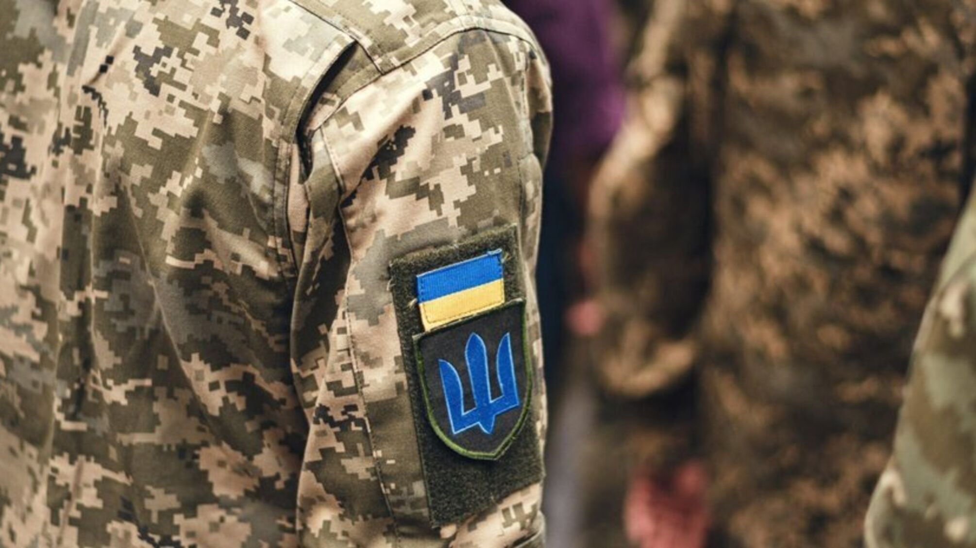 Мобілізували попри відстрочку: чи може така особа виїхати за кордон