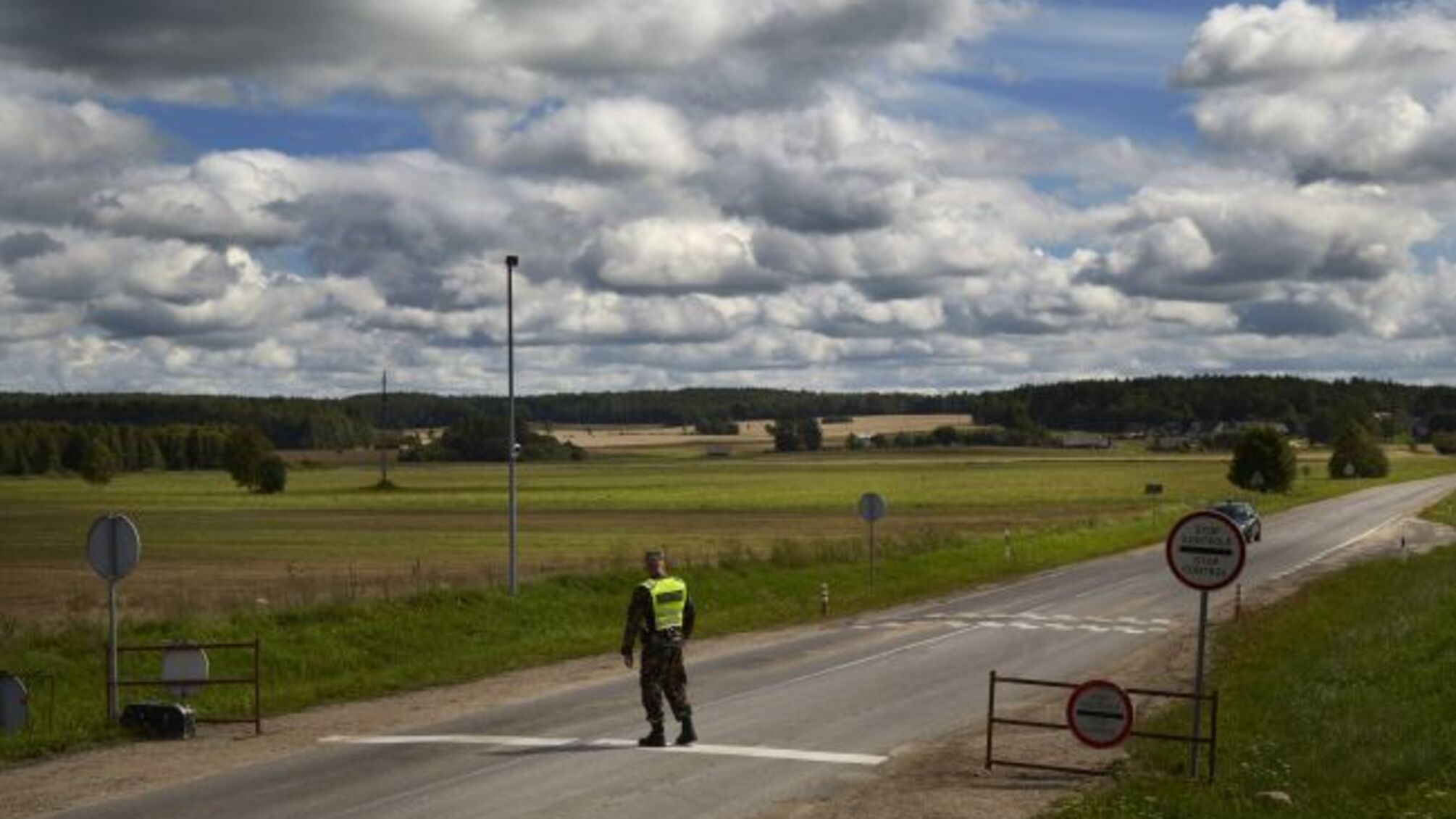 Контрабанда з повітря: Литва знову закрила кордон із Білоруссю