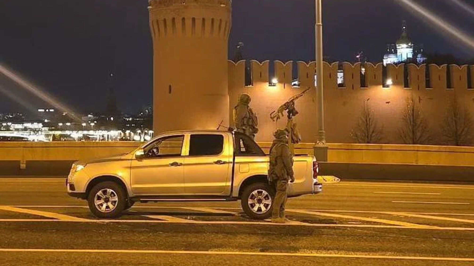 Массированная атака дронов на Москву: взрывы и остановка аэропортов