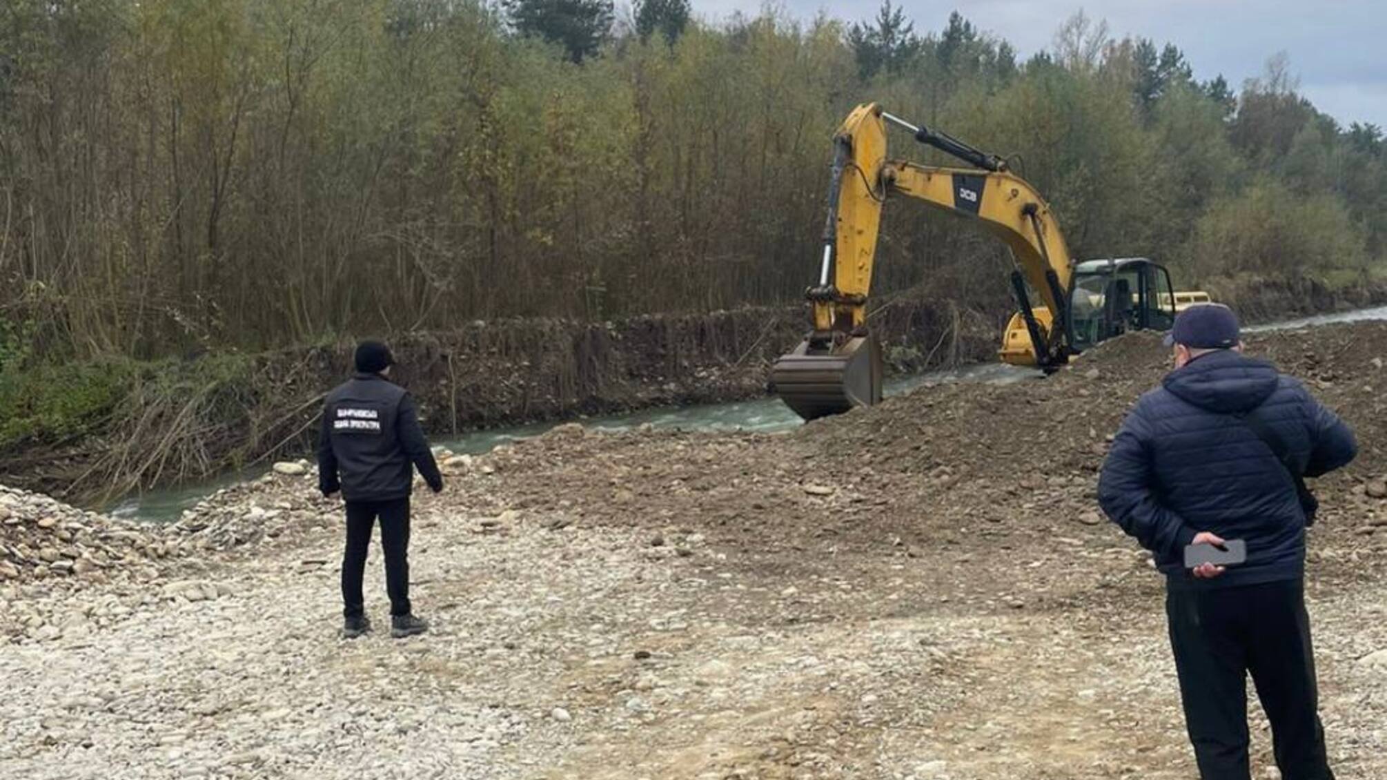 На Прикарпатье разоблачили незаконную добычу гравия в русле реки Черемош