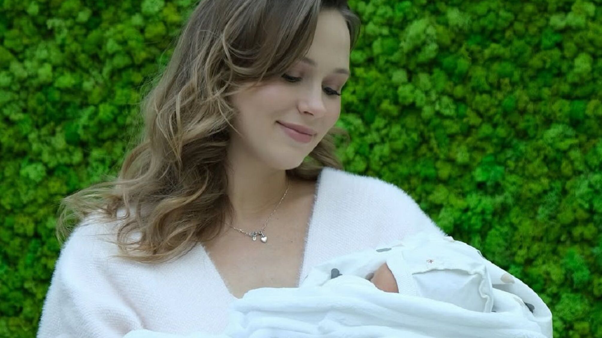 Акторка Анна Кошмал показала, як із донькою опинилась у швидкій о 4 ранку