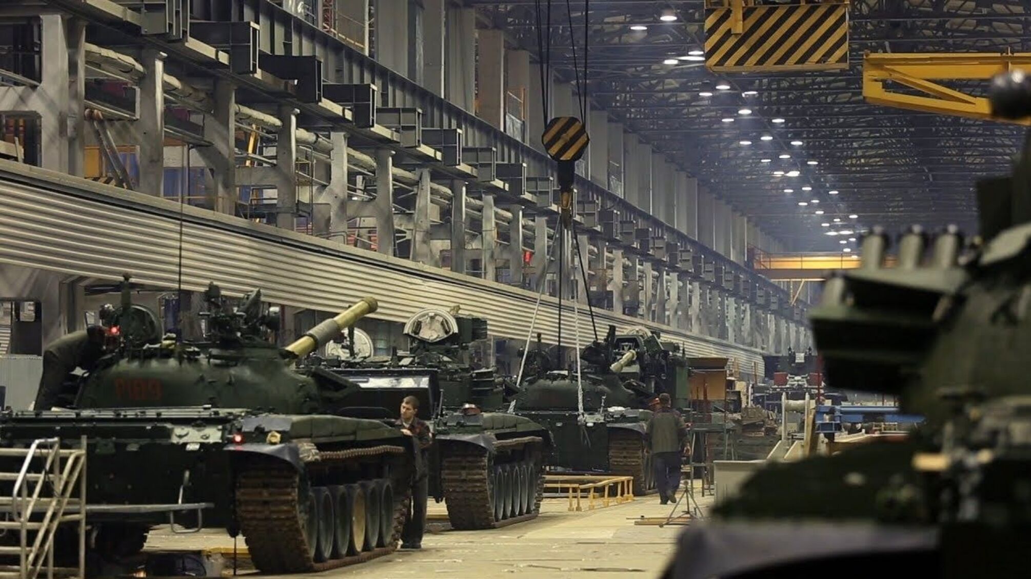 Россия начала терять двигатель своей экономики: показатели ВПК падают