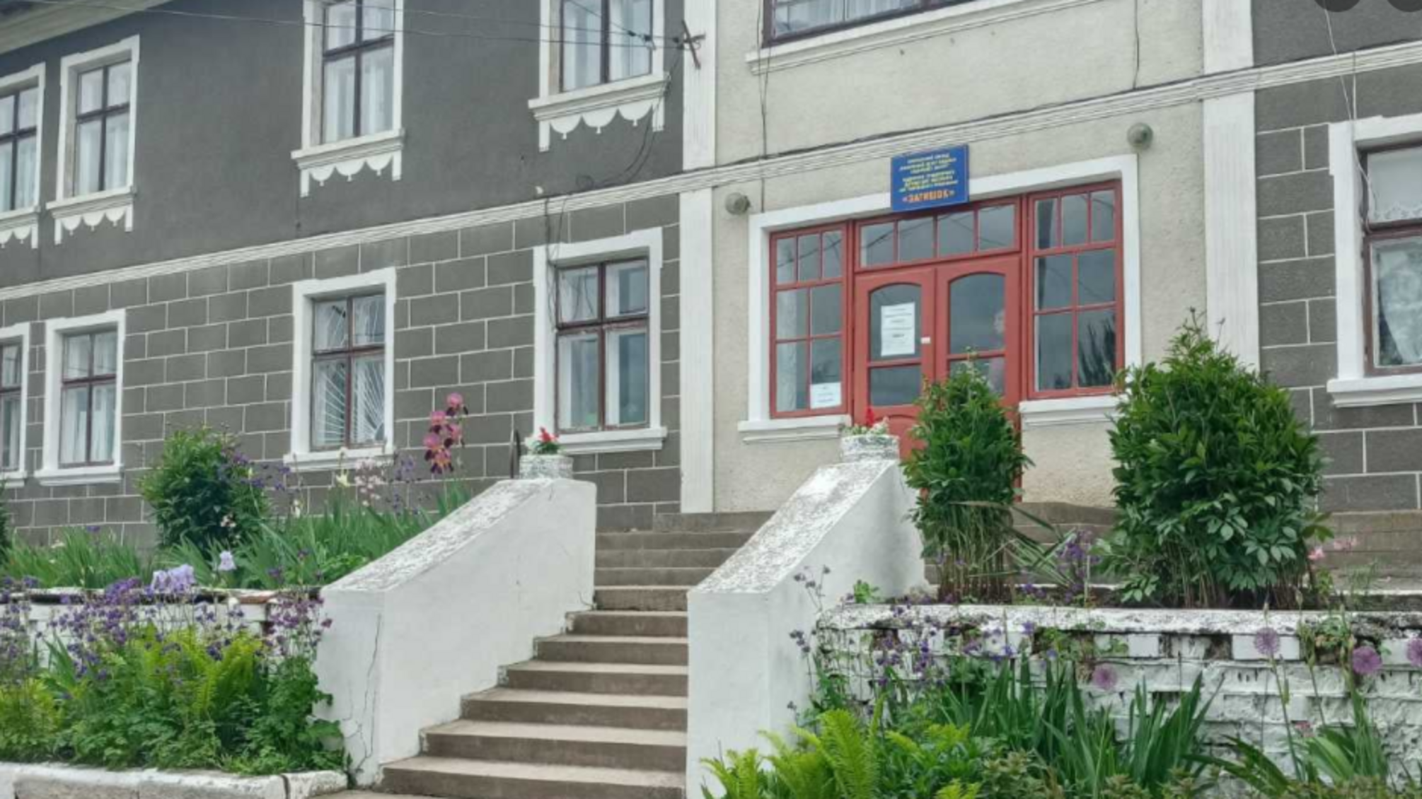 Гумпомощь для чиновников: на Буковине авто, переданные из Германии дому престарелых, пользуются чиновники?