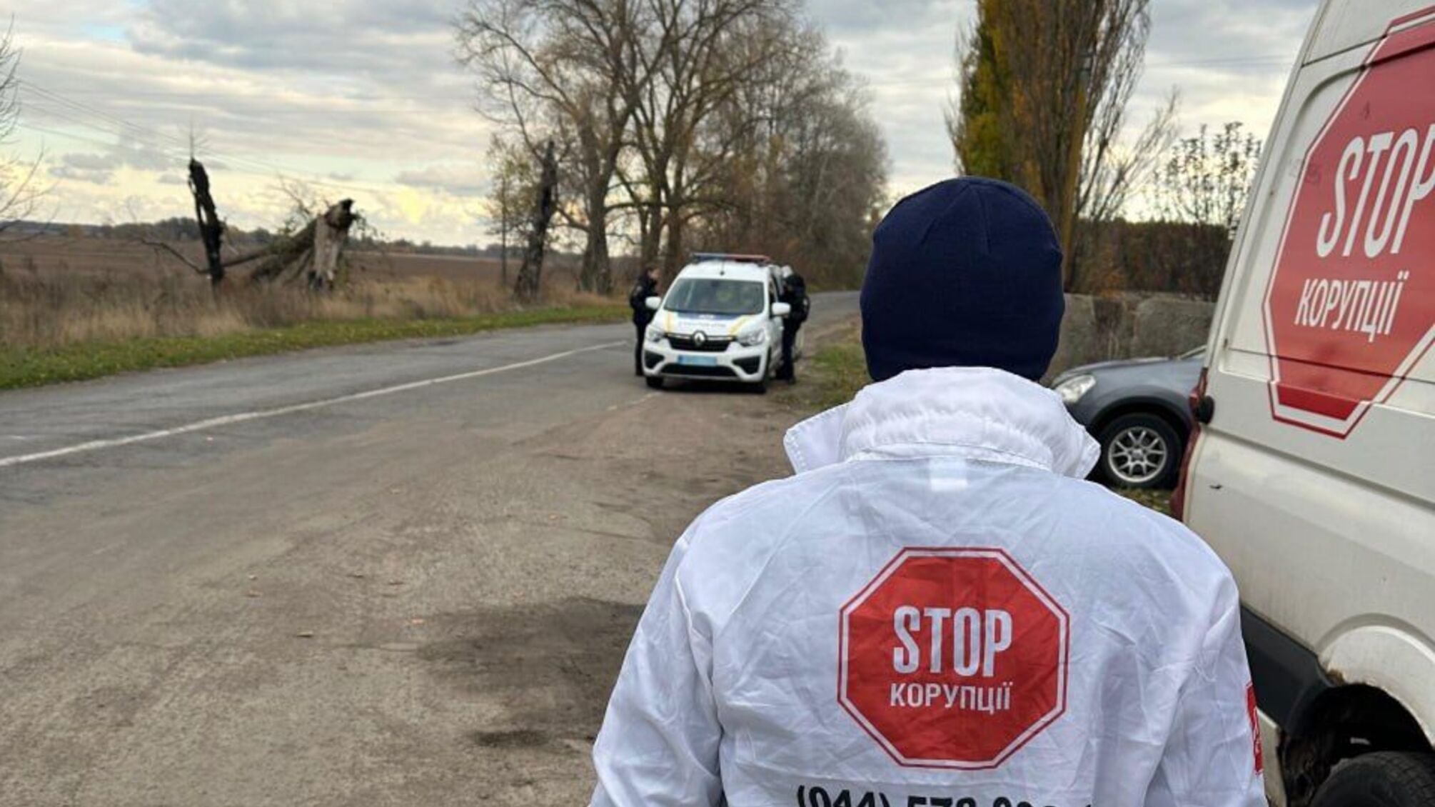 Селянам – сморід, директору – елітні авто? Як працює свинокомплекс 'Калита' на Київщині після екоскандалу