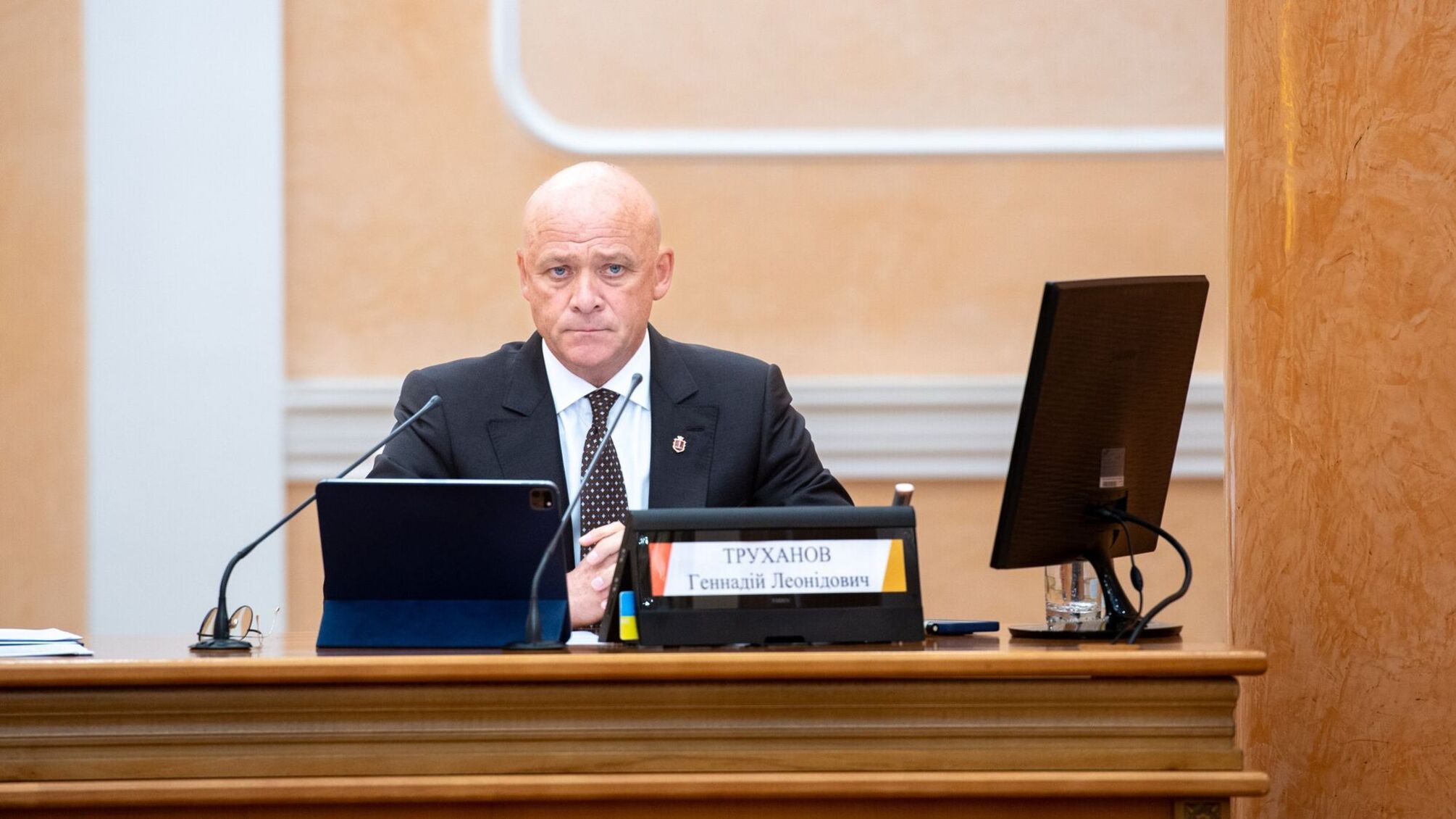 Геннадію Труханову повідомили про підозру: обшуки та кримінальне провадження