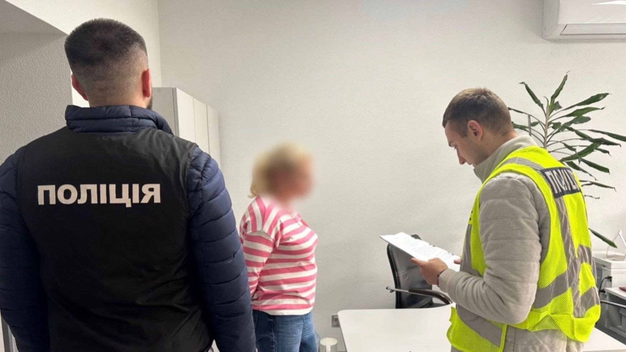 'Золоті' фарби та зошити: у школах Києва викрили схему з розкрадання на 500 тисяч