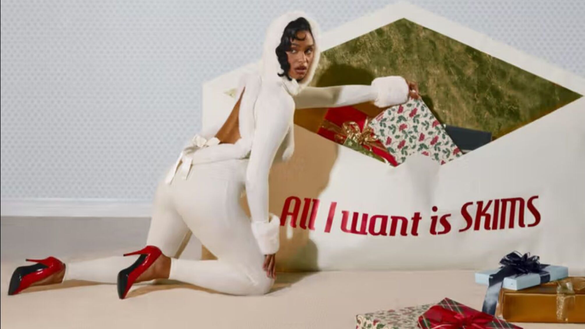 Жалаңаш Ева Мендес бейне