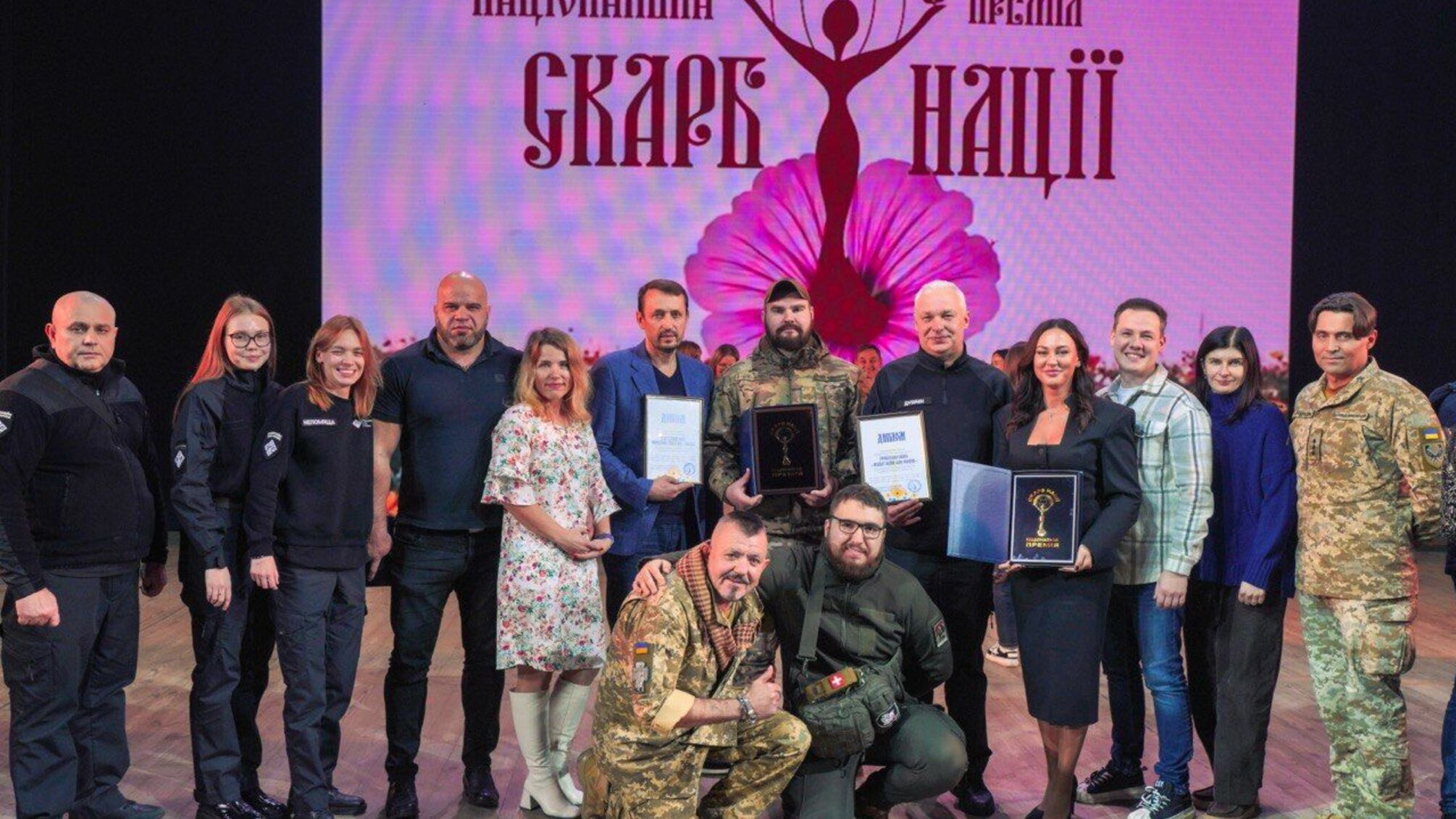 Благодійний фонд молодіжної ініціативи 'Надія' — лауреат Національної премії 'Скарб Нації': нагороду отримали Євген Хмара і Віта Присяжнюк 