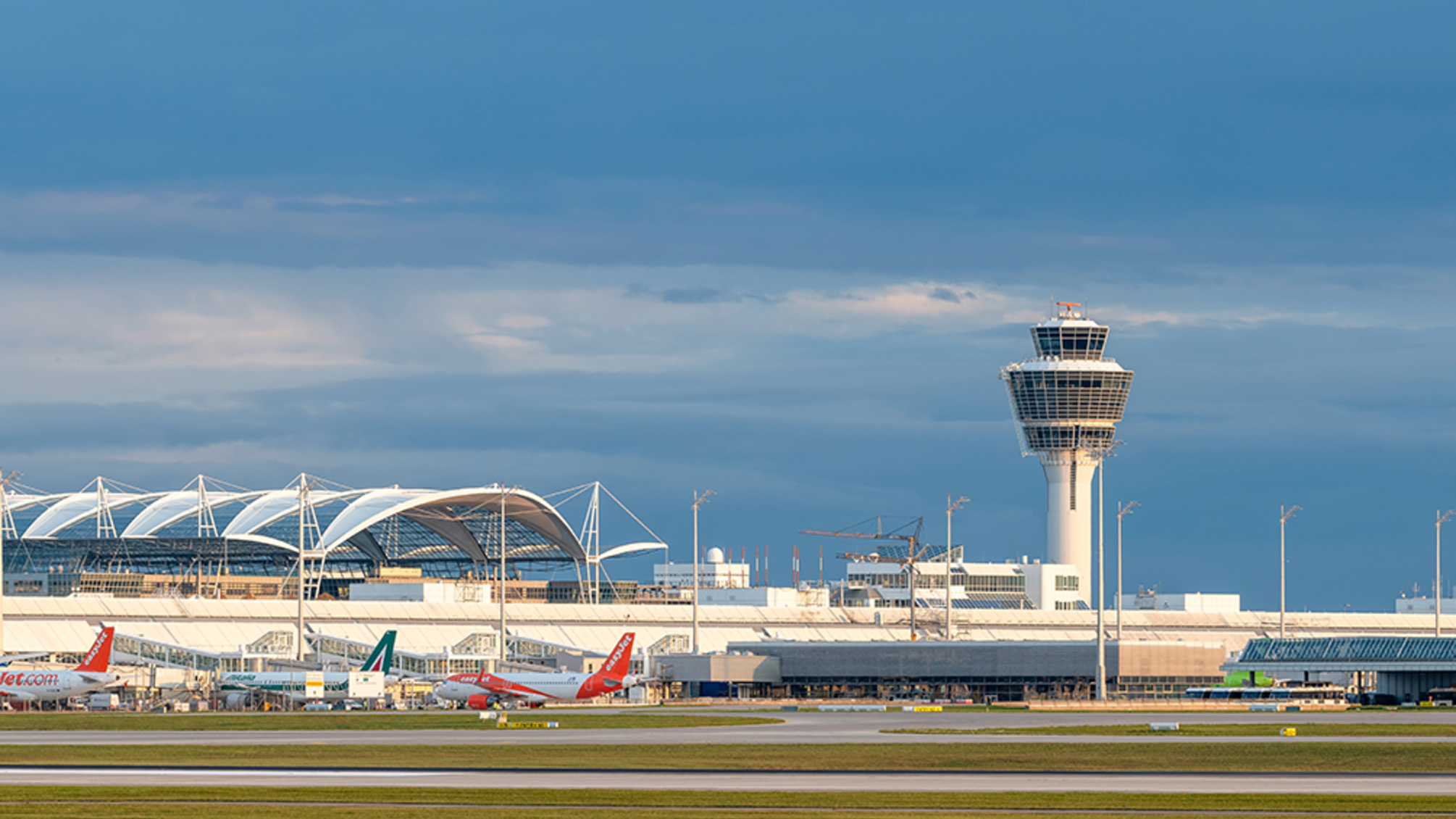 Військові безпілотники зупинили роботу аеропорту Мюнхена
