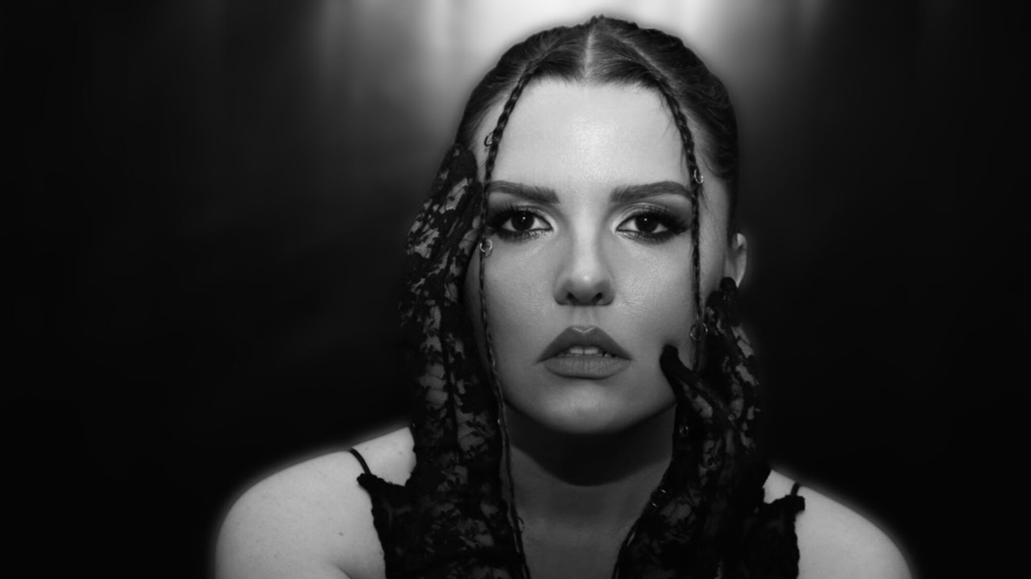 Катерина Малицька після довгої паузи повернулася з новим треком 'Дивись мені в очі'